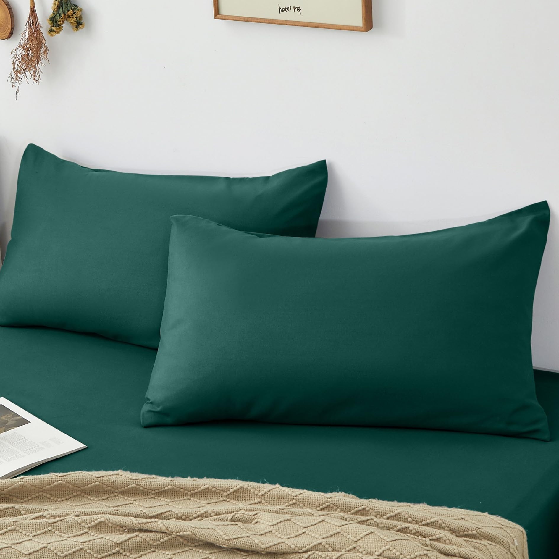 Victoria & Carter Emerald Green Pair Of Pillowcases (50Cmx75cm) - Ultra Soft Microfibre Pillow Covers, Wrinkle-Resistant, Shrink And Fade Resistant, Easy Care, Breathable, Hypoallergenic Fabric For A Comfortable Sleep (Emerald)