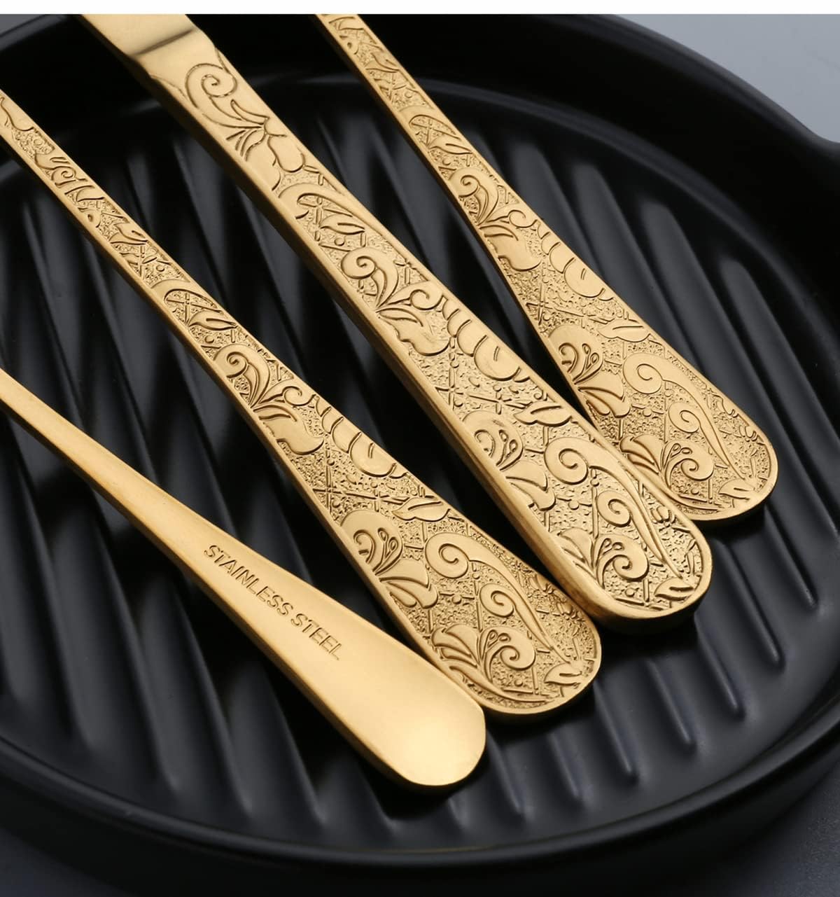 Ensemble de couverts en acier inoxydable de 80 pièces pour 16 personnes. Couverts modernes comprenant des couteaux, des fourchettes, des cuillères, de longues cuillères à café, des fourchettes à salad