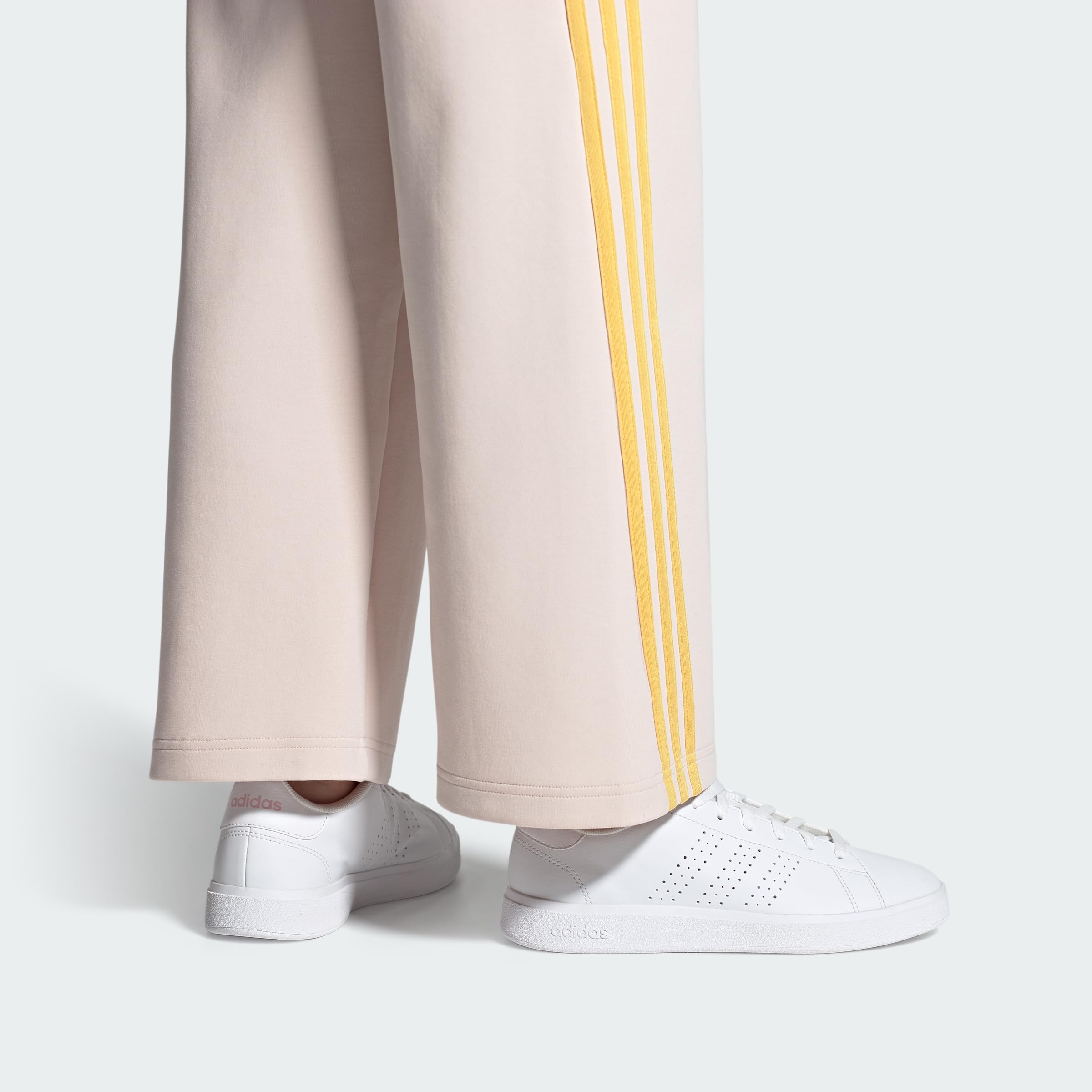 adidas Women's Zapatilla Advantage Base 2.0