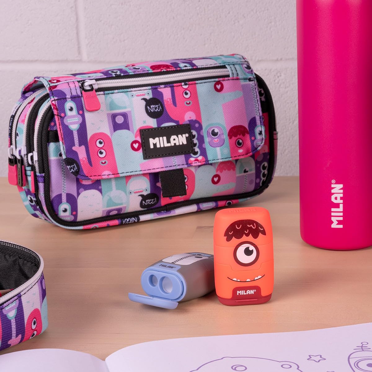 ColePack Pro - Lote de Estuche Portatodo Triple con 4 Cremalleras y Material Escolar de Primeras Marcas Incluido (Aliens)
