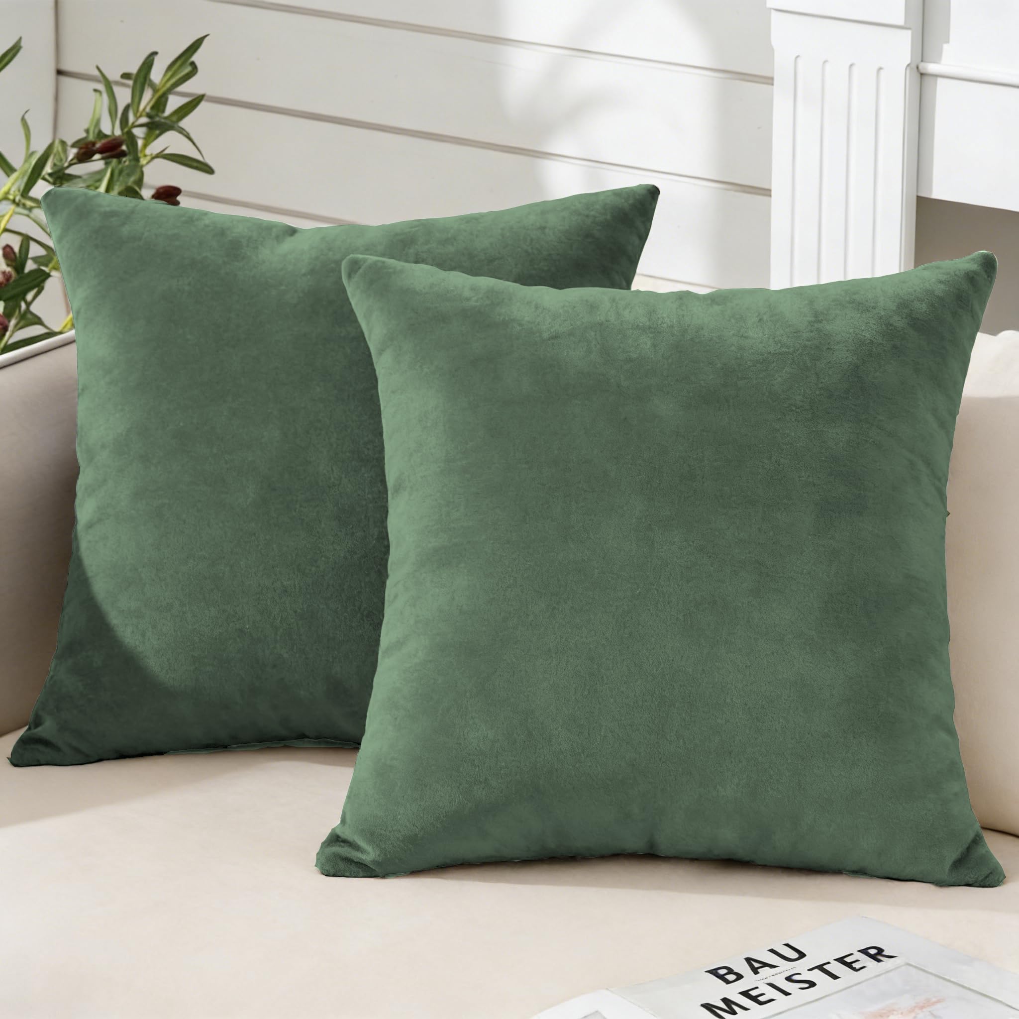 Soifox Pack of 2 Velvet Cushion Covers Olive Green Decorative Square Throw Pillow Covers Pillowcases 40x40 cm 16x16 Inch Cushion Case Home Decor Pillow Cases for Couch Sofa Living Room Bed