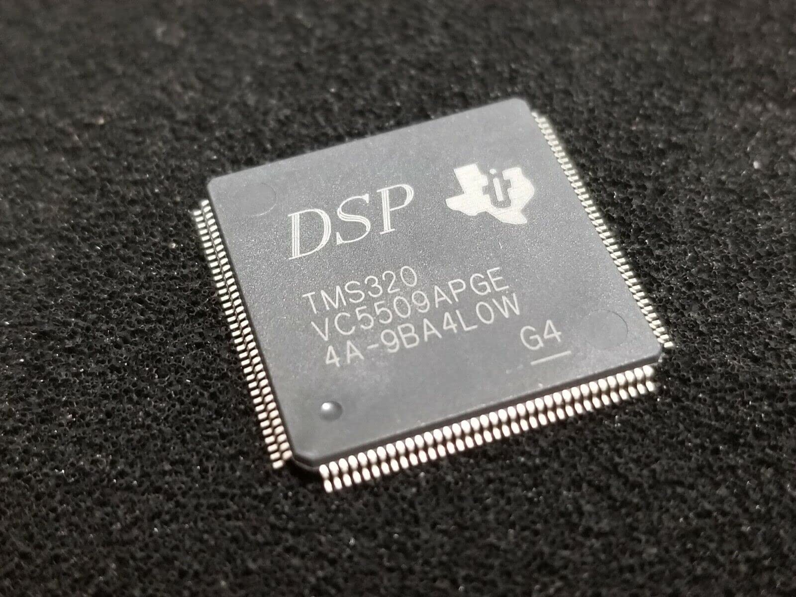 (1 PC) TMS320VC5509APGE IC DSP FIX PT 16-BIT 144-LQFP TI *US Stock*