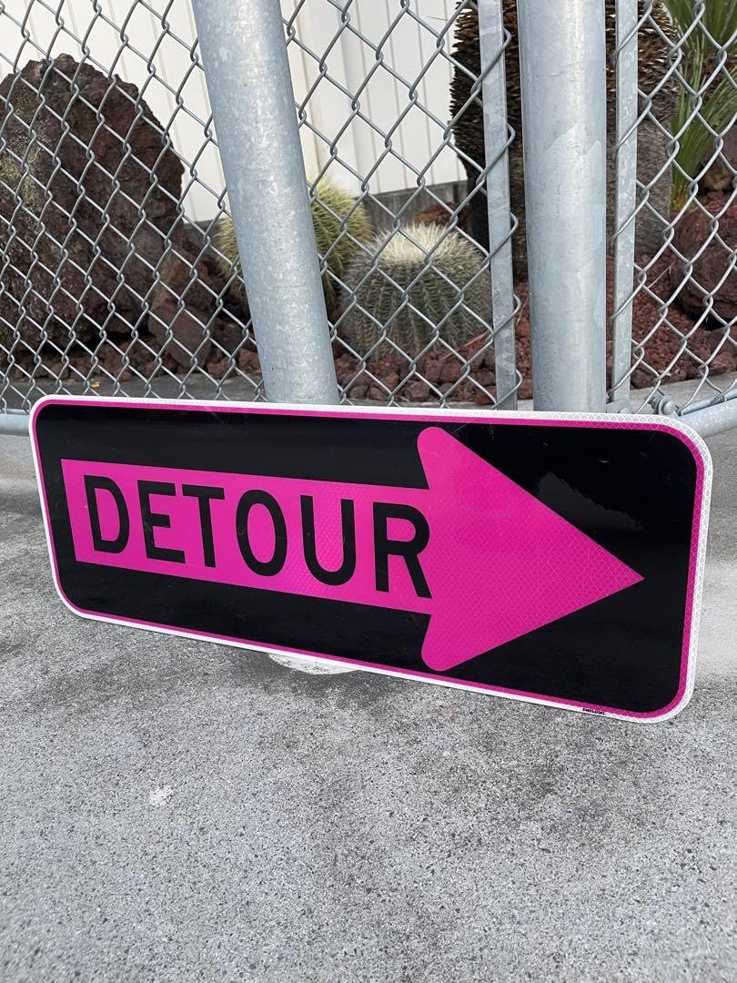 Amazon.co.jp: レアなピンク→看板Pink Detour Right Arrow Sign 