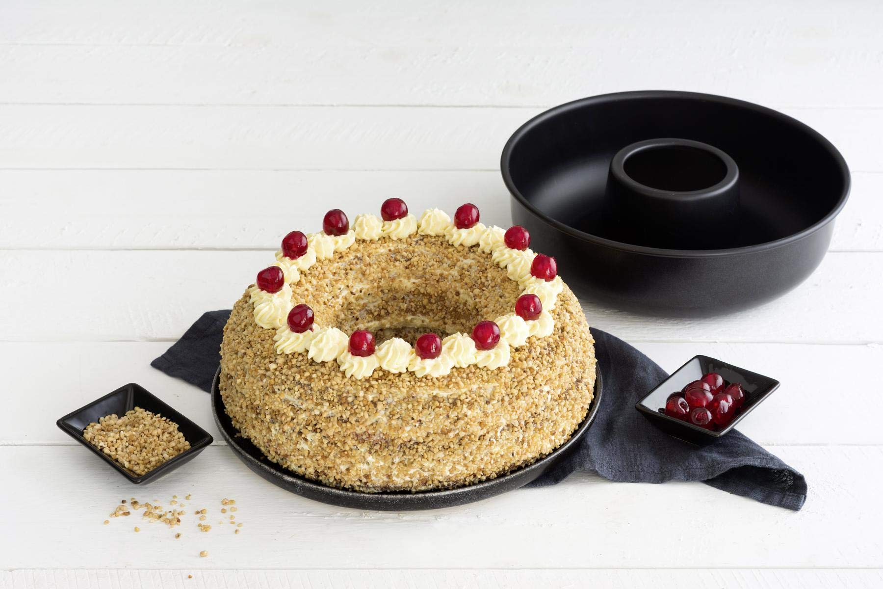 Zenker Kranzform ø 28 cm PURE, runde Backform für leckere Kuchen, Frankfurter Kranz (Farbe: schwarz), Menge: 1 Stück