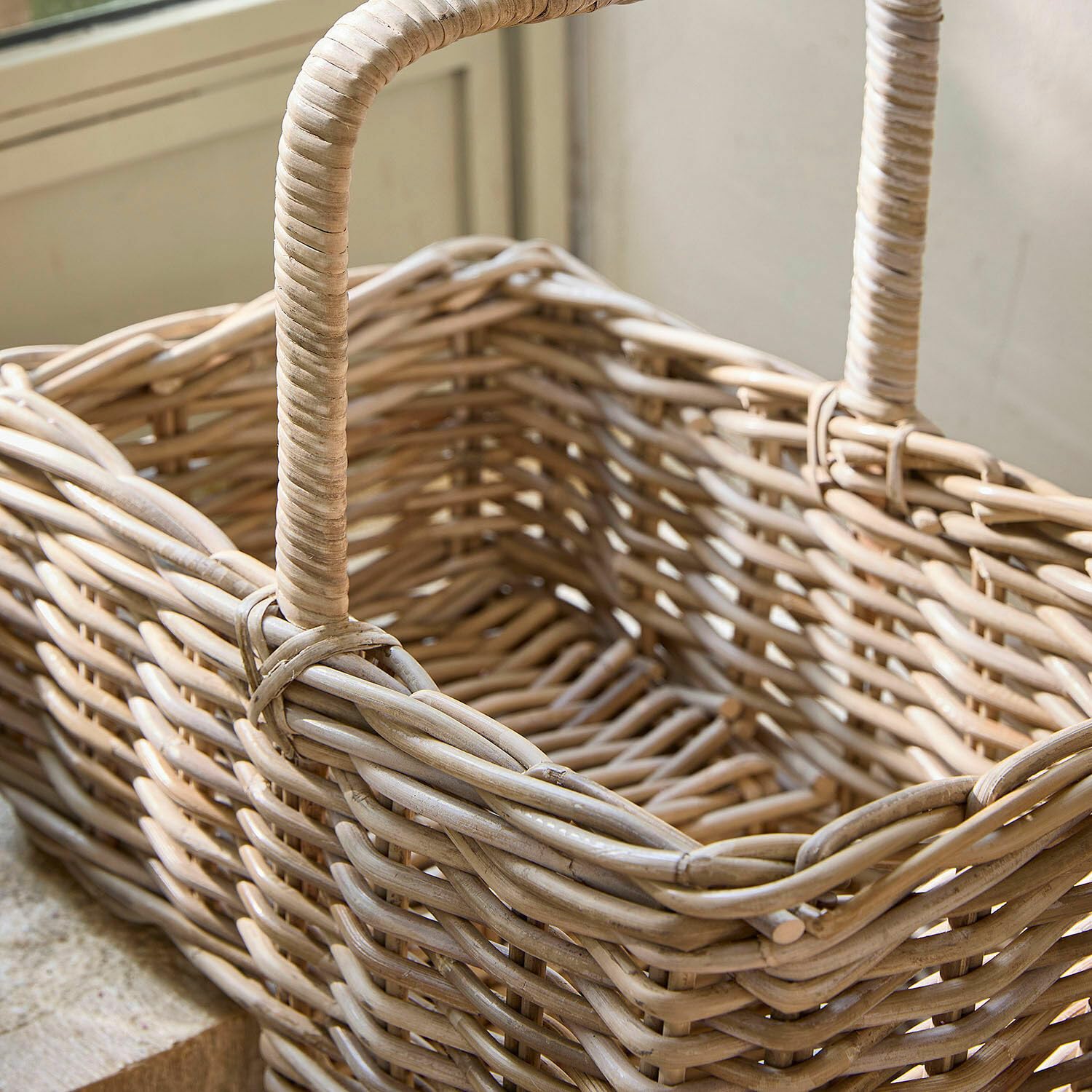 Loberon Merveillette Panier - en rotin Naturel - Adaptation Parfaite aux marches d'escalier, Marron