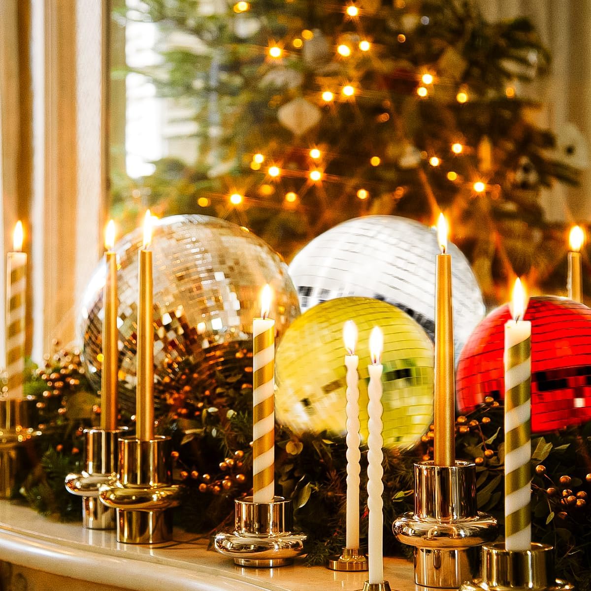 Decorative Hanging Disco Ball and Mosaic Glass Ball for Home Party Bar