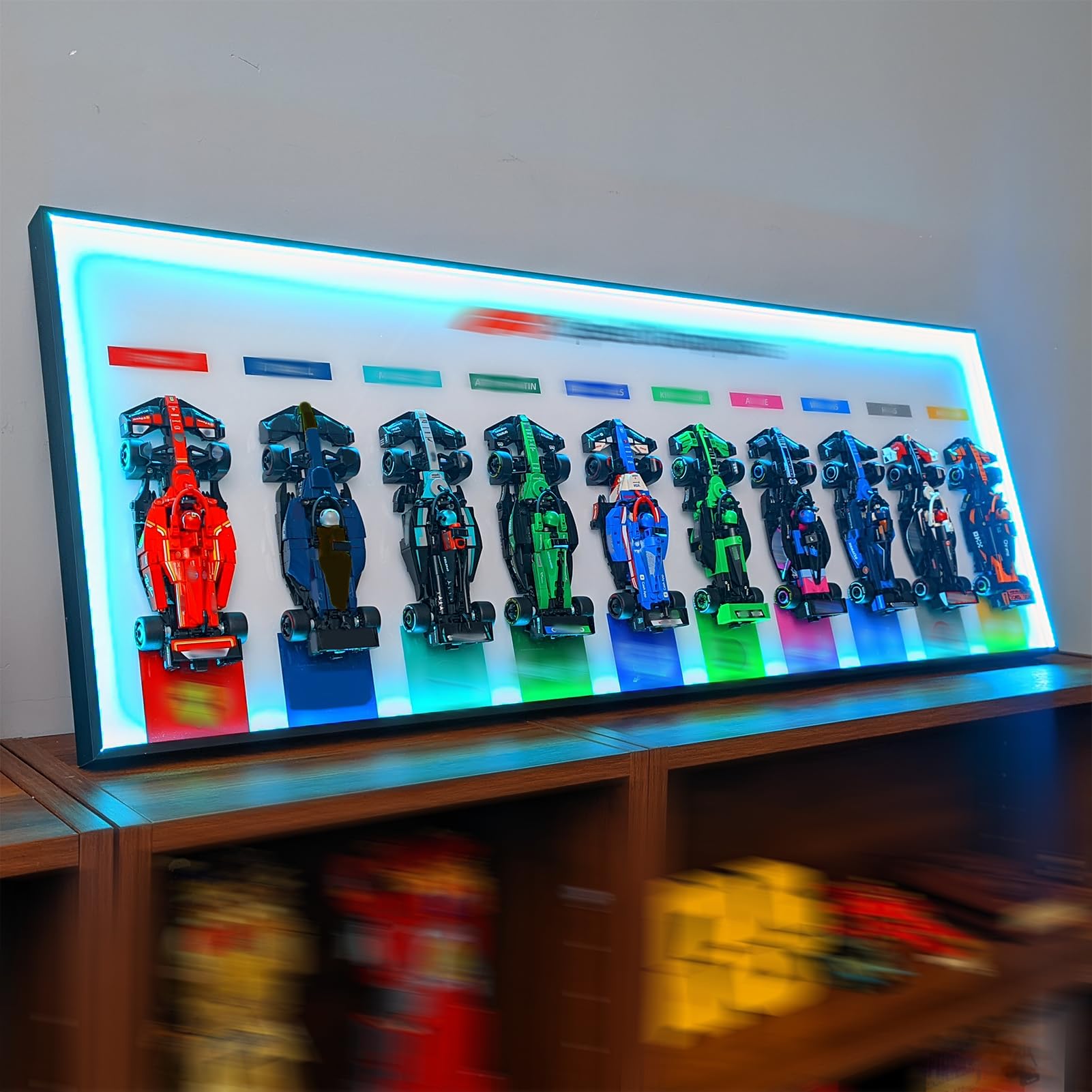 Wandhalterung Display Kompatibel mit Lego F1 Speed Champions77242-77251,Frame Wall Mount mit RGB LED-Leiste,Wandhalter Rahmen für Sammlung im Wohnzimmer, 110x40cm,Weiß (Kein Modell enthalten)