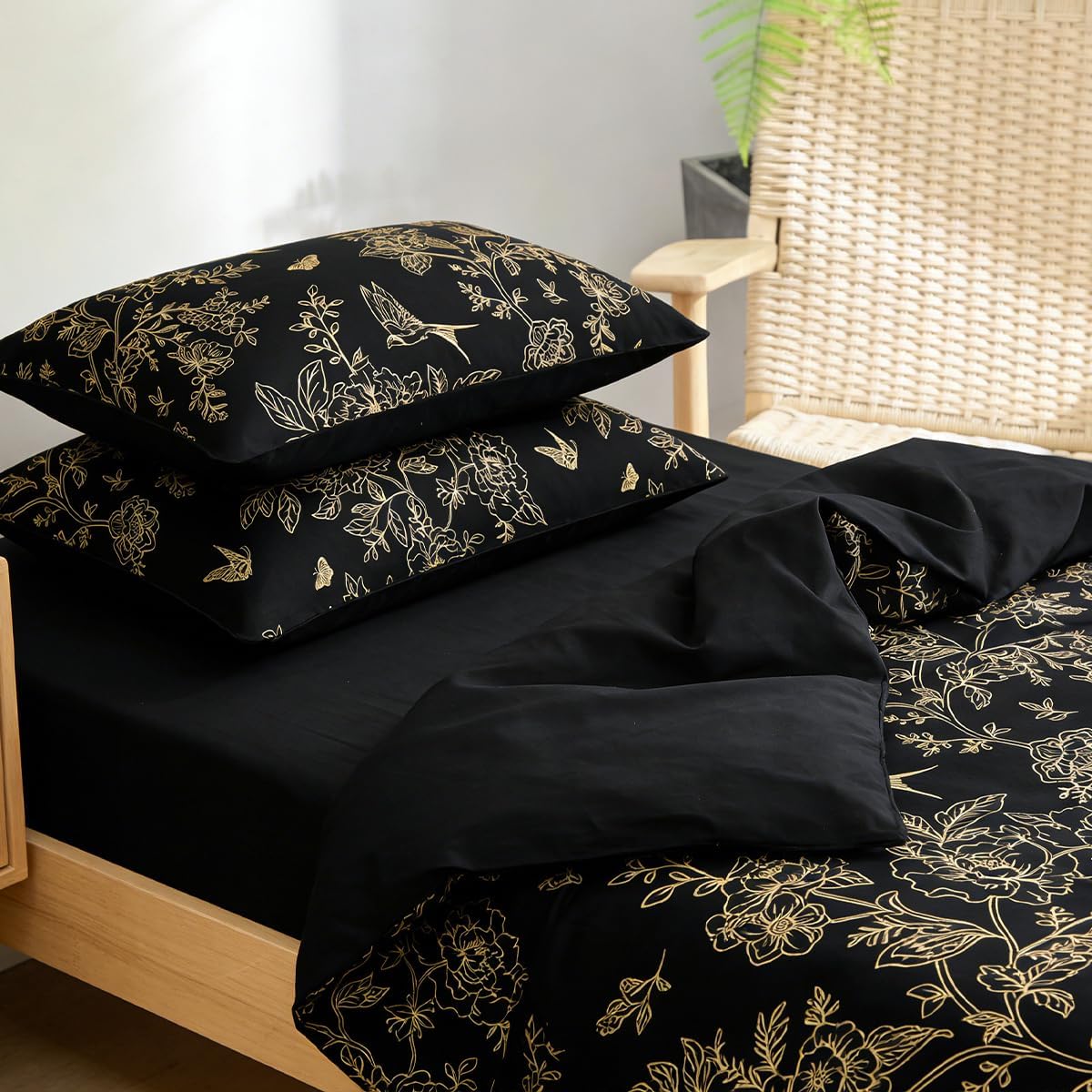 Floral Duvet Cover Queen Black Gold 3 Pieces Elegant Botanical Flower Printed Bedding Set, Modern Aesthetic Duvet Cover Set for All Season, 2 Pillowcases