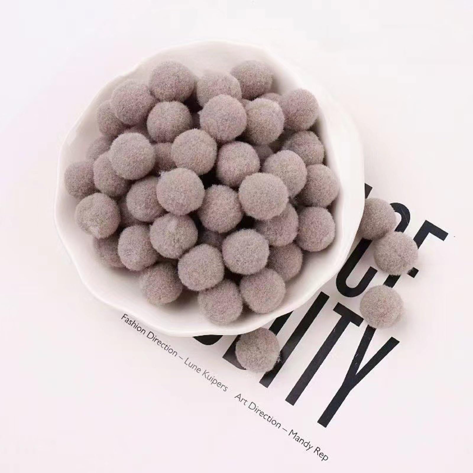 Pompon soffici di alta qualità - 2000 pompon in tinta unita for scrapbooking fai da te, creazione di gioielli, decorazioni for la casa, lavoretti for bambini, giocattoli for gatti(Light gray,1.2in)