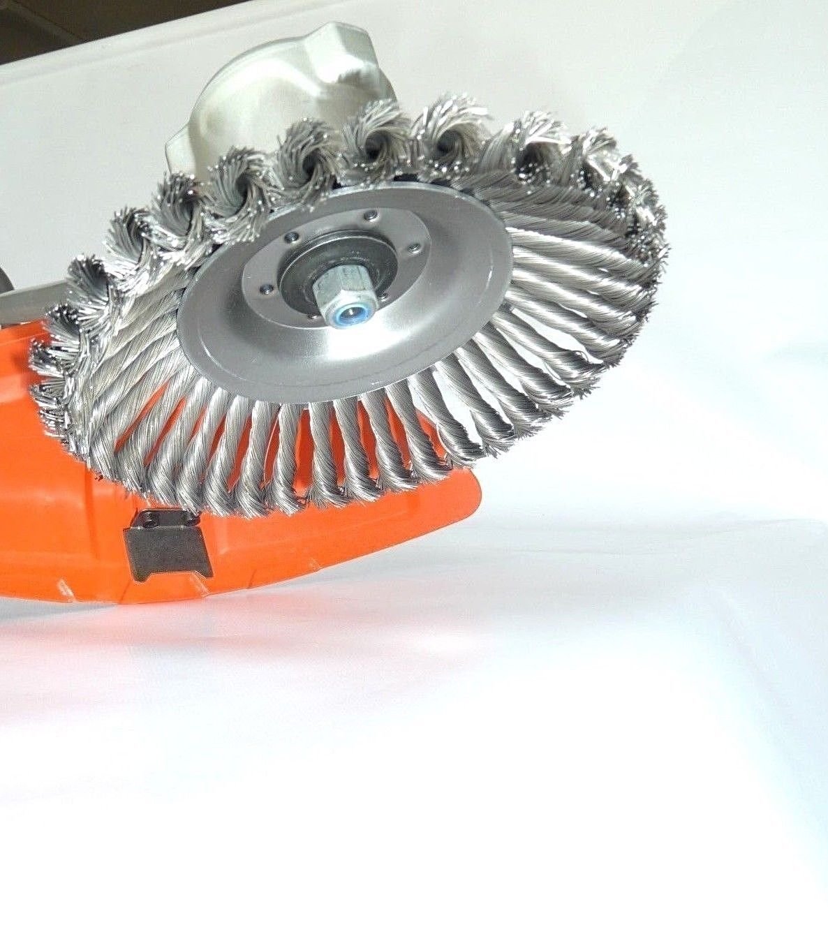 Profi erbaccia Spazzola, Spazzola motore Sense morbido o intrecciate (Duro), foro 25,4 mm, diametro 200 mm. setole in acciaio HSS. Spazzola adatta per 99% di tutti i decespugliatori sul mercato.