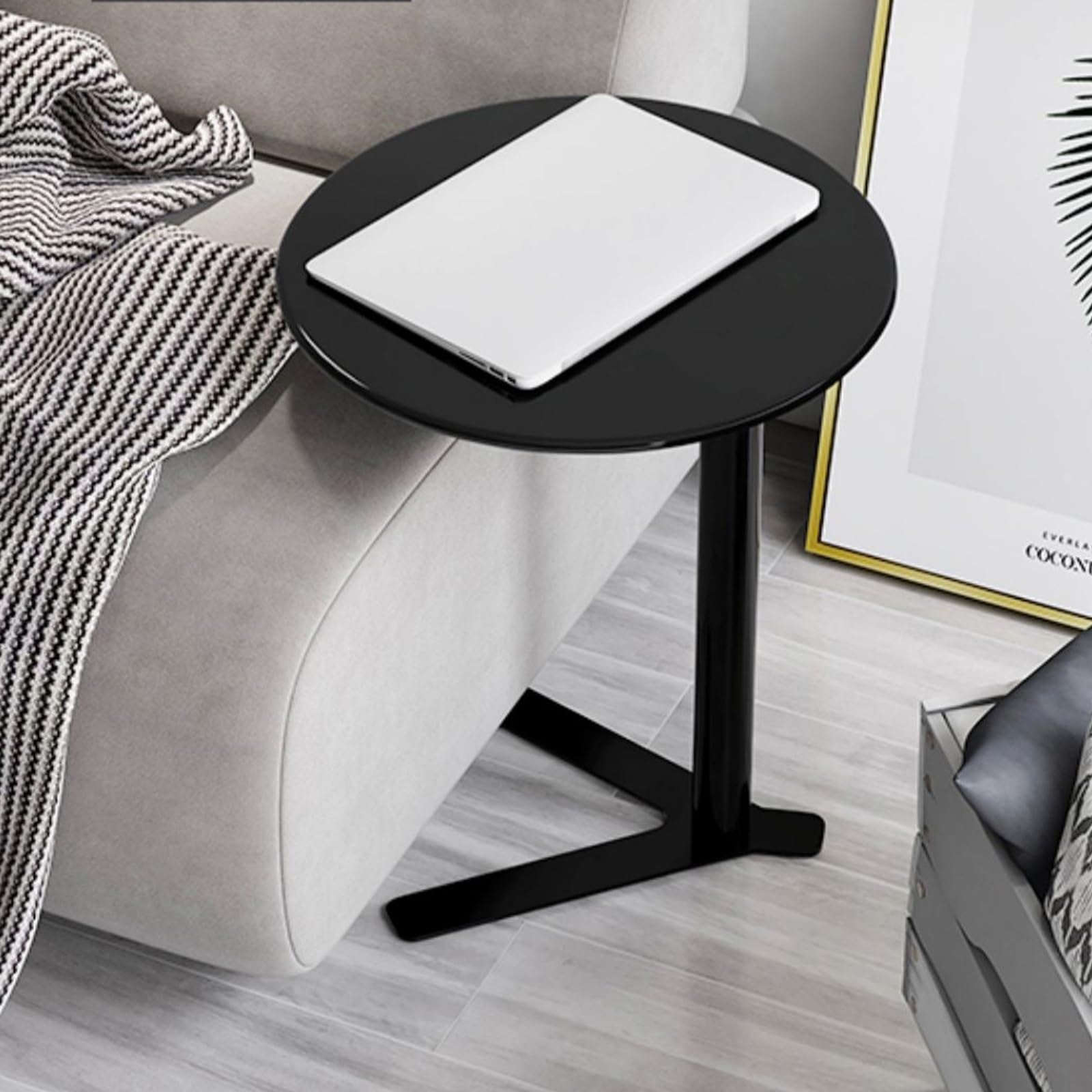 Mesa auxiliar de metal negra con diseño minimalista moderno para salones selectos