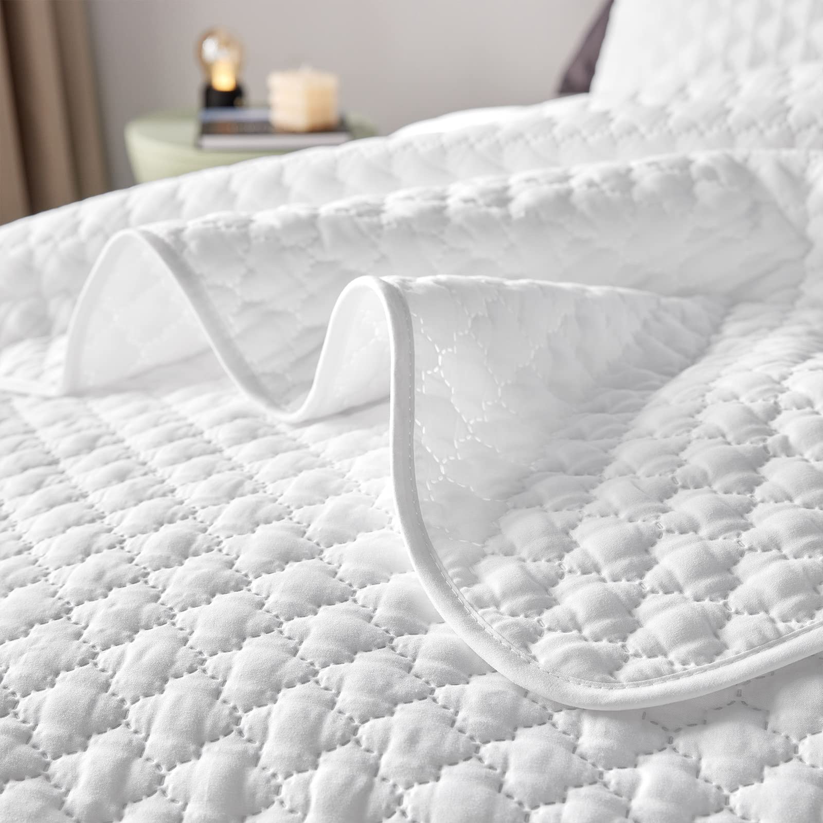 CozyLux Quilt Sets Twin Size White 2 Pieces - Lightweight Soft Bedspread - Lantern Ogee Pattern Coverlet Bedding Set for All Season - 1 Quilt and 1 Pillow Sham - White, 68"x86"