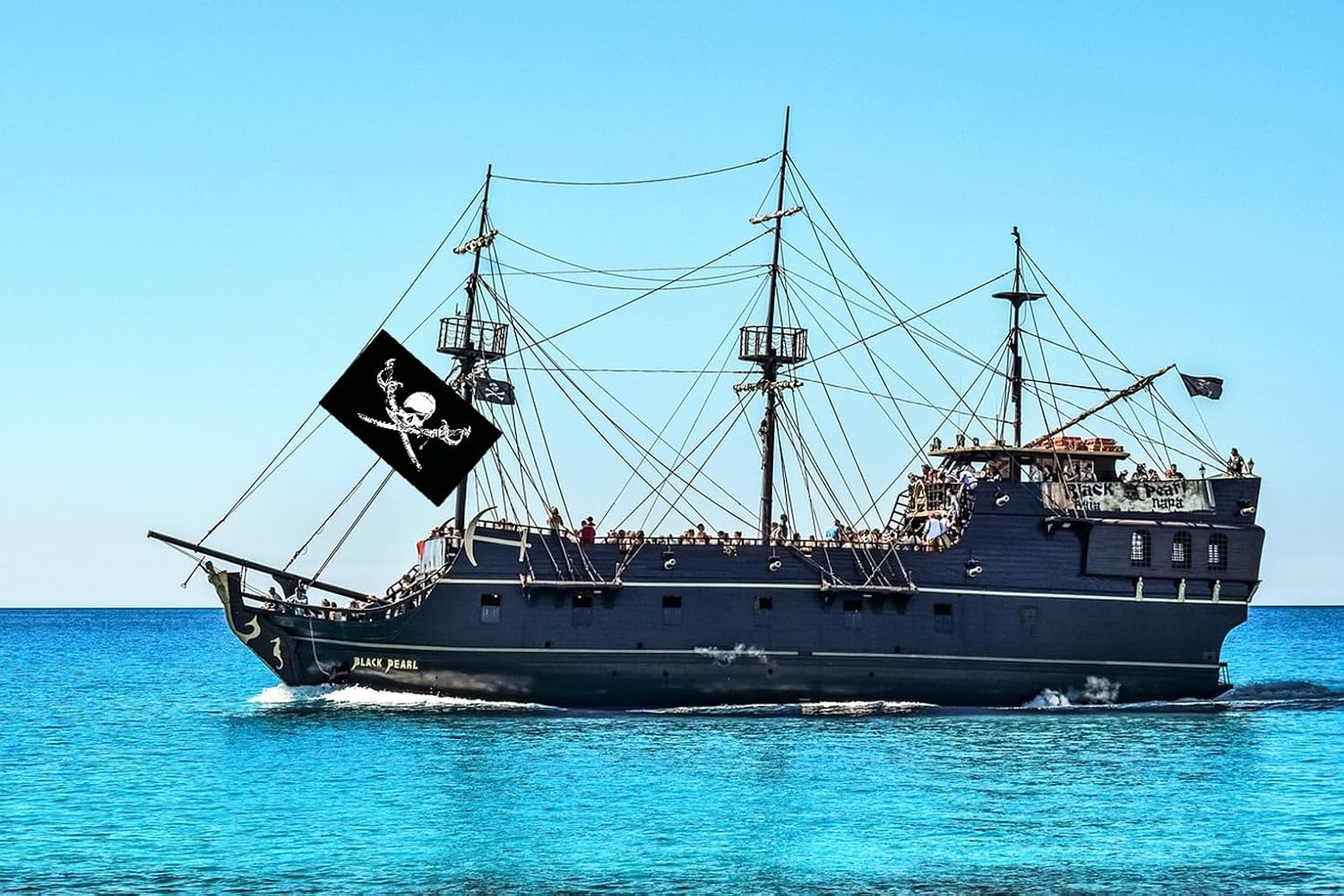 Double Sided Pirate Flag 3x5FT,Jolly Roger Pirate Ship Flag,Skull and Crossbones Flag Outdoor, 200D Heavy Polyester Duty 3ply,Vibrant Colors Sturdy Canvas Header with 2 Brass Grommet.