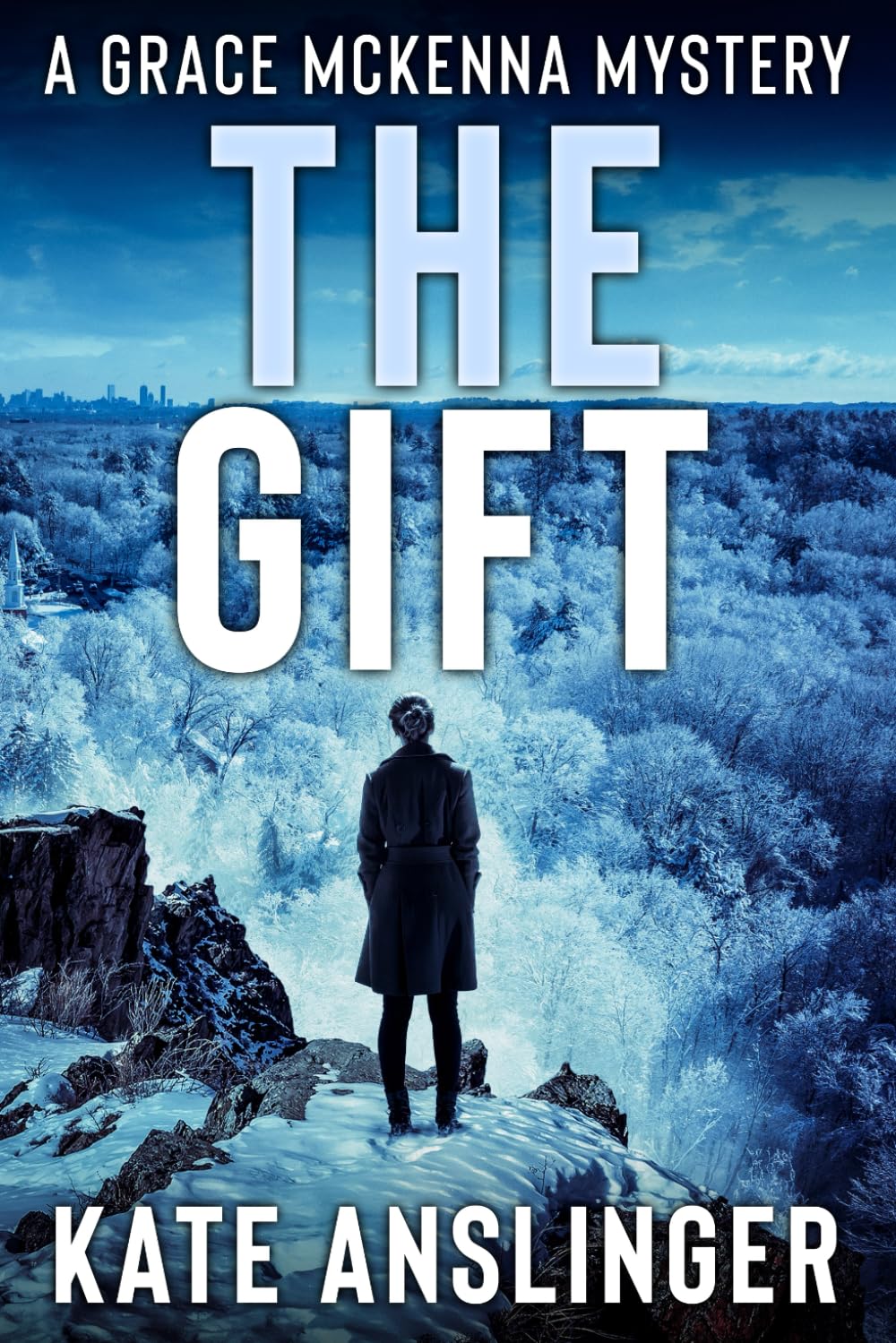 The Gift (The Grace McKenna Mystery Series-LARGE PRINT)