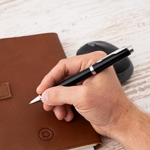 Miniatura 2 de Bolígrafo de punta redonda Parker IM grabado. Bolígrafo de regalo negro personalizado con ribete cromado y tinta negra de escritura suave para