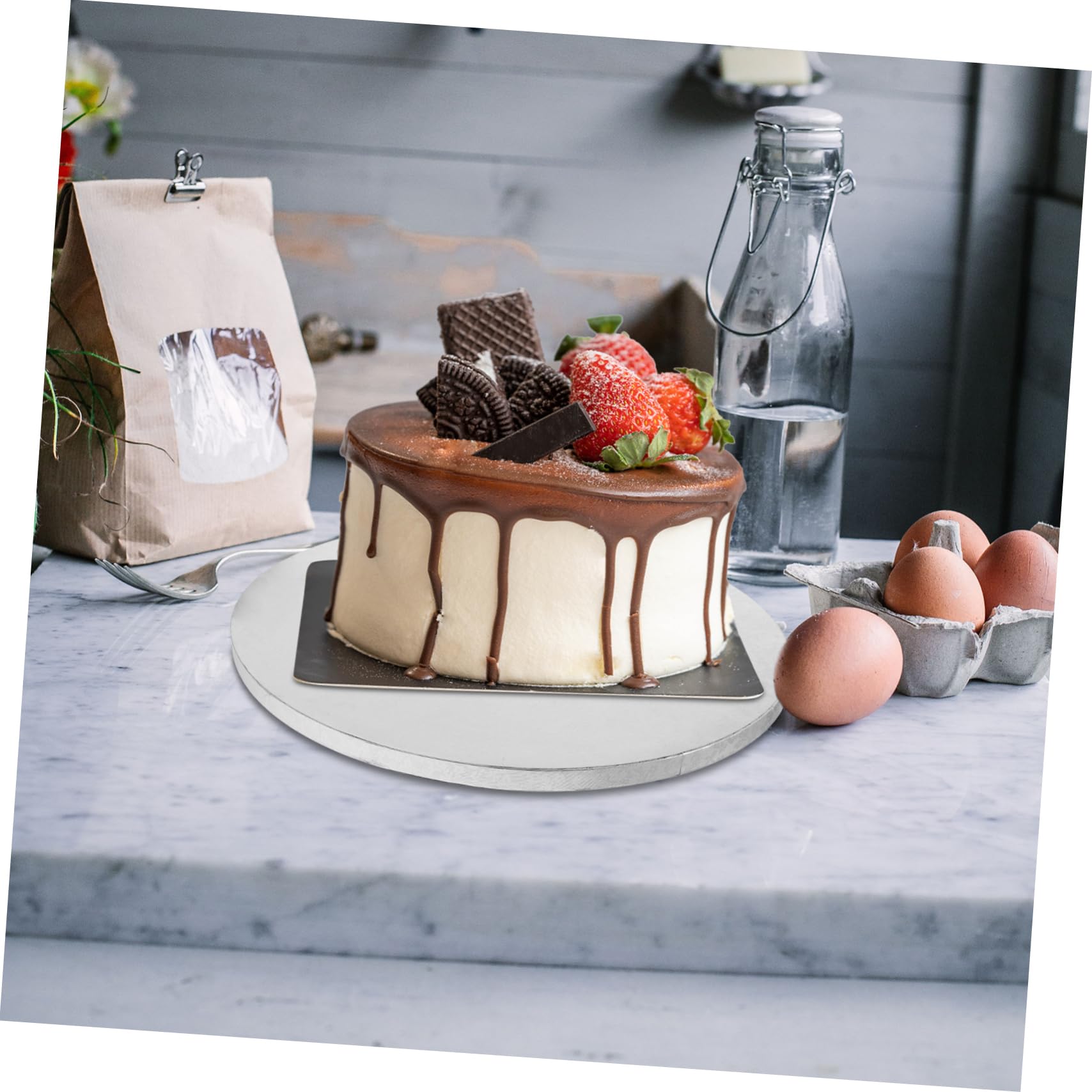 Cabilock Sottotorta Tondo Argentato 4 Pezzi, Riutilizzabile in Foglio di Alluminio e Carta Ondulata, Superficie Liscia, per Decorare Torte e Pasticceria