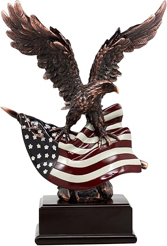 Gifts & Decor Ebros Wings of Glory - Figura patriótica de águila calva que se aferra a la bandera estadounidense, estatua de bronce galvanizada de