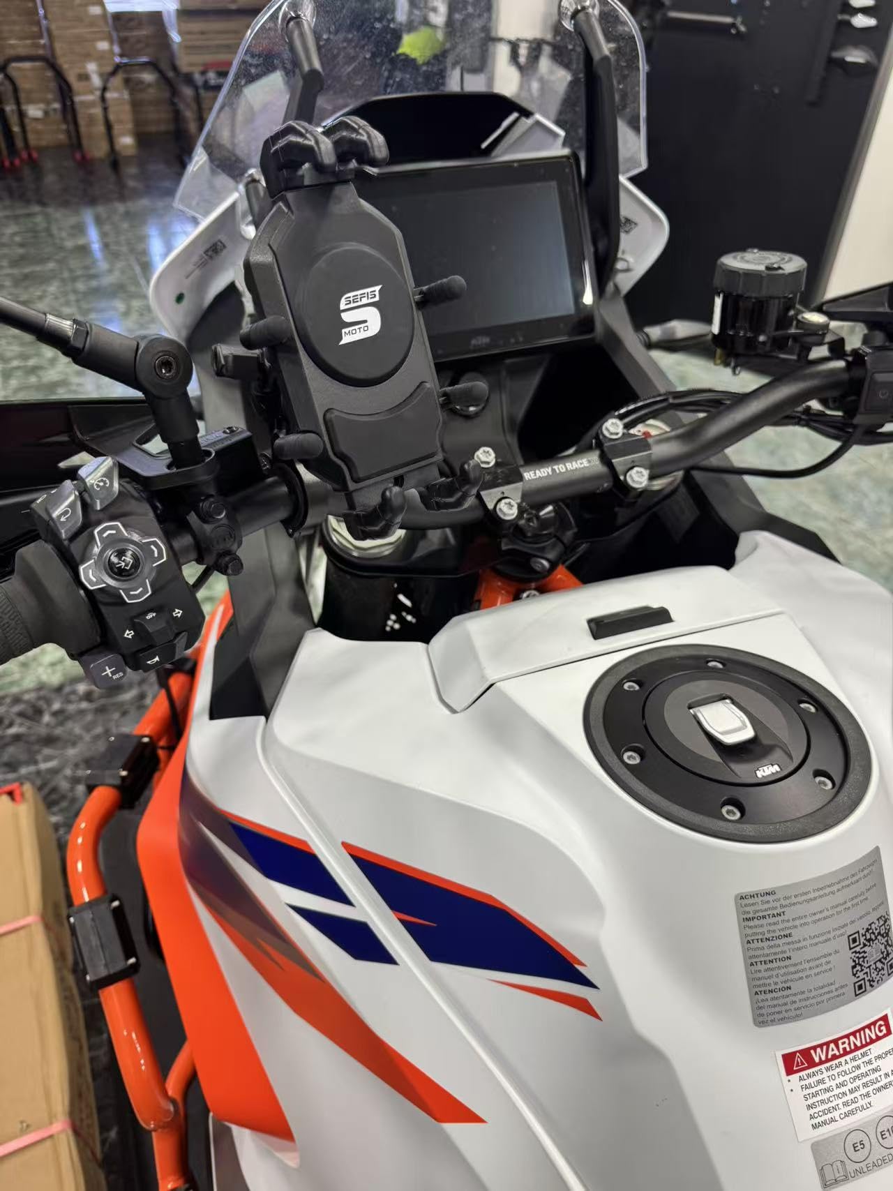 SEFIS - Supporto per cellulare da moto con adattatore anti-shock, robusto supporto per telefono girevole a 360°, universale, 22-25 mm, antivibrazioni e antifurto (SEFIS Set di rilegatura + fascetta)