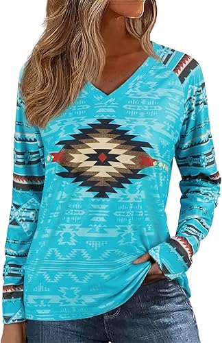 Bellelily Camisetas de manga larga para mujer, estampado de vaca azteca, estilo Henley, camisetas gráficas para mujer, estilo casual, cuello en V,