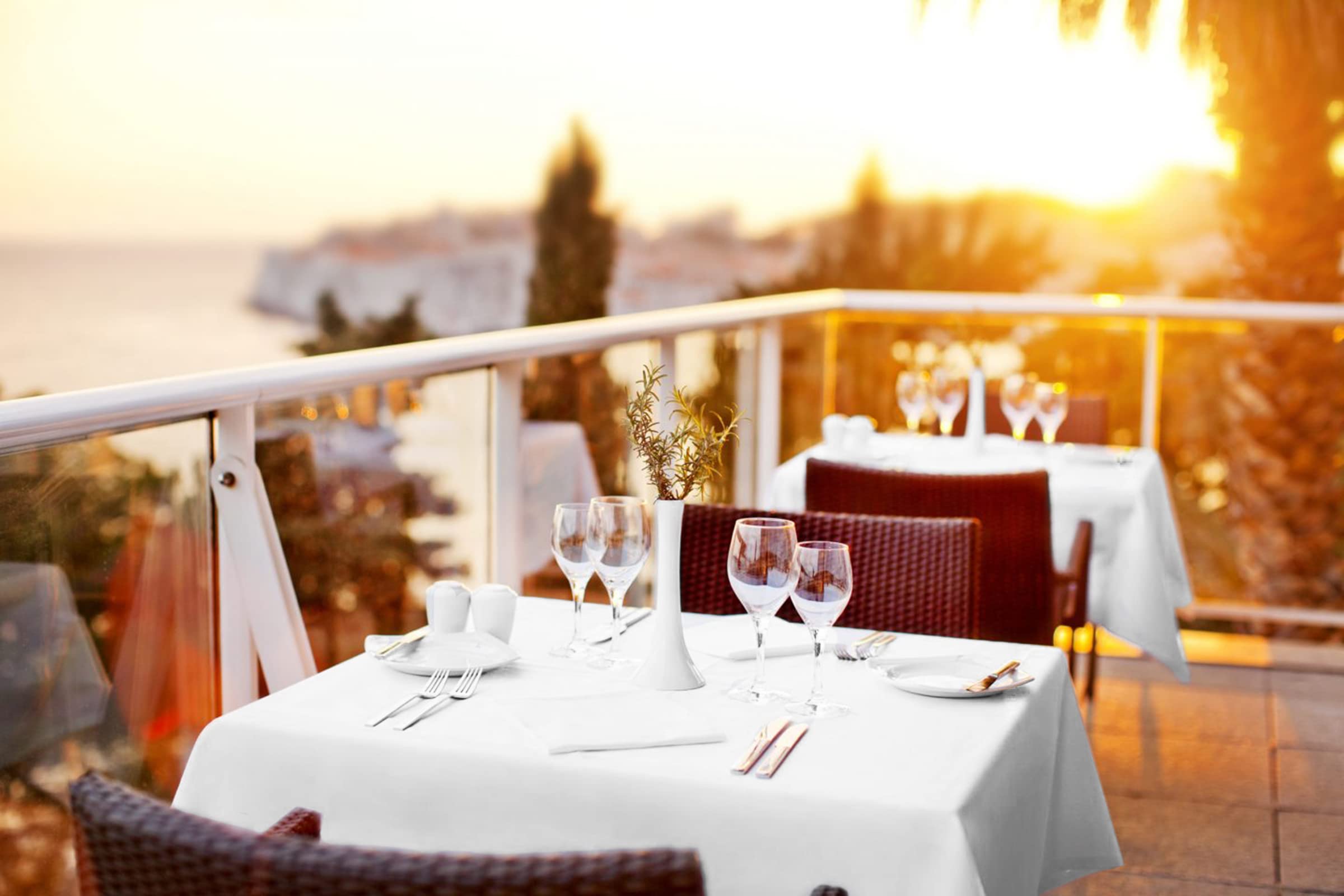 MTREO 12 Pack White Tablecloth 60 x102 Inch Polyester Table Clothes for 6 Foot Rectangle Tables Wrinkle Resistant Washable Polyester Table Cloth Table Cover for Wedding Party Buffet Dining Table