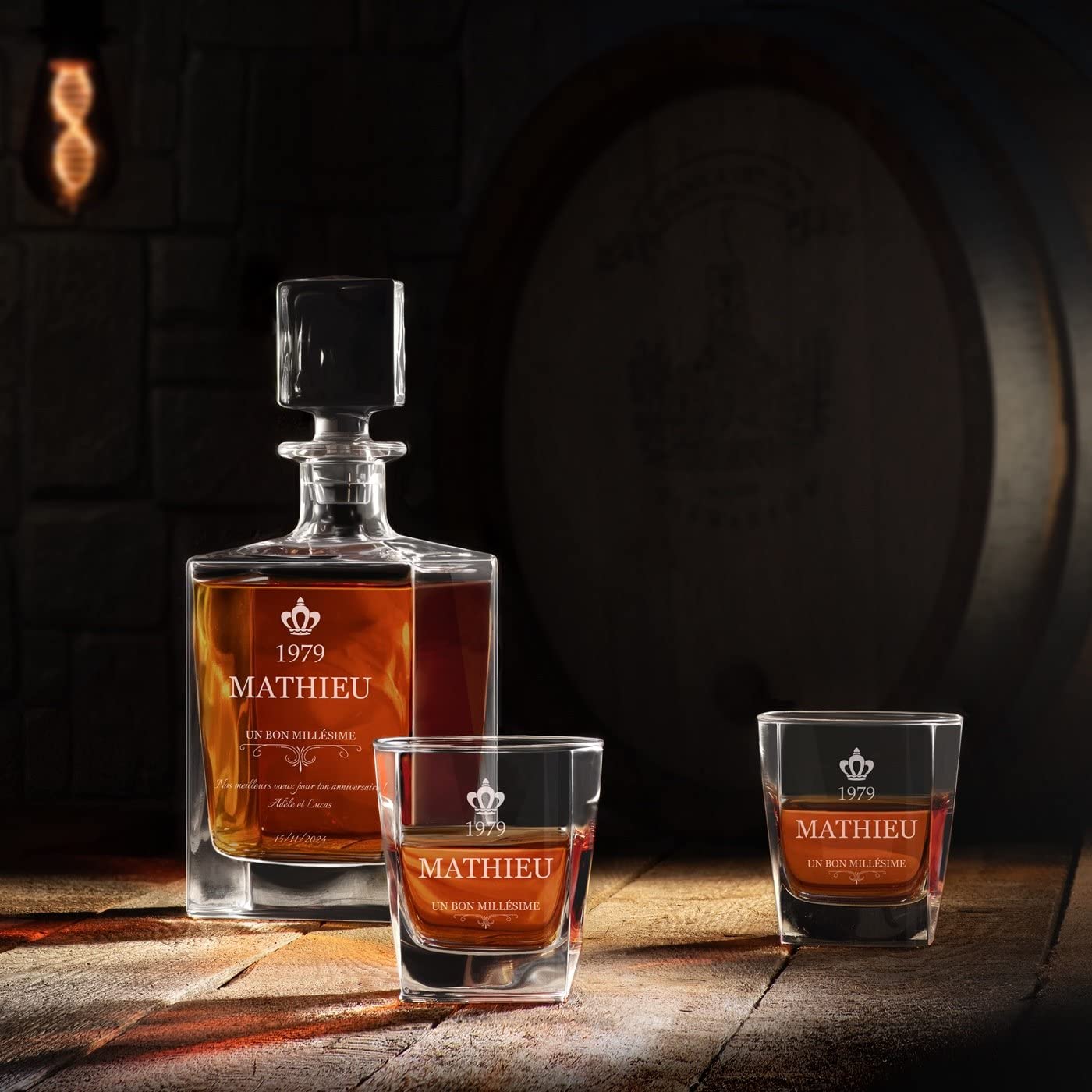 Maverton Set Whisky personnalisable - Carafe en verre et 2/4 / 6 Verres a Whisky Cadeau Homme - Ensemble Whiskey Élégant - Design Unique - pour Connaisseur - Cadeau Anniversaire Homme - Millésime