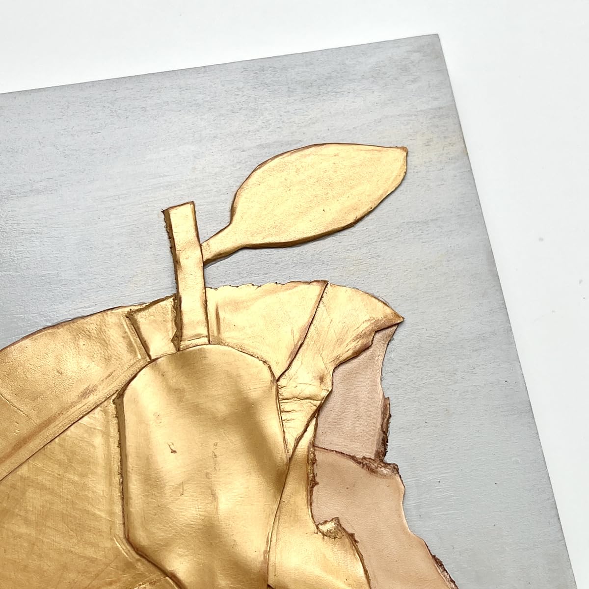 Amazon｜レザーのコラージュアート（GOLDEN APPLE） 金の林檎 革 A4