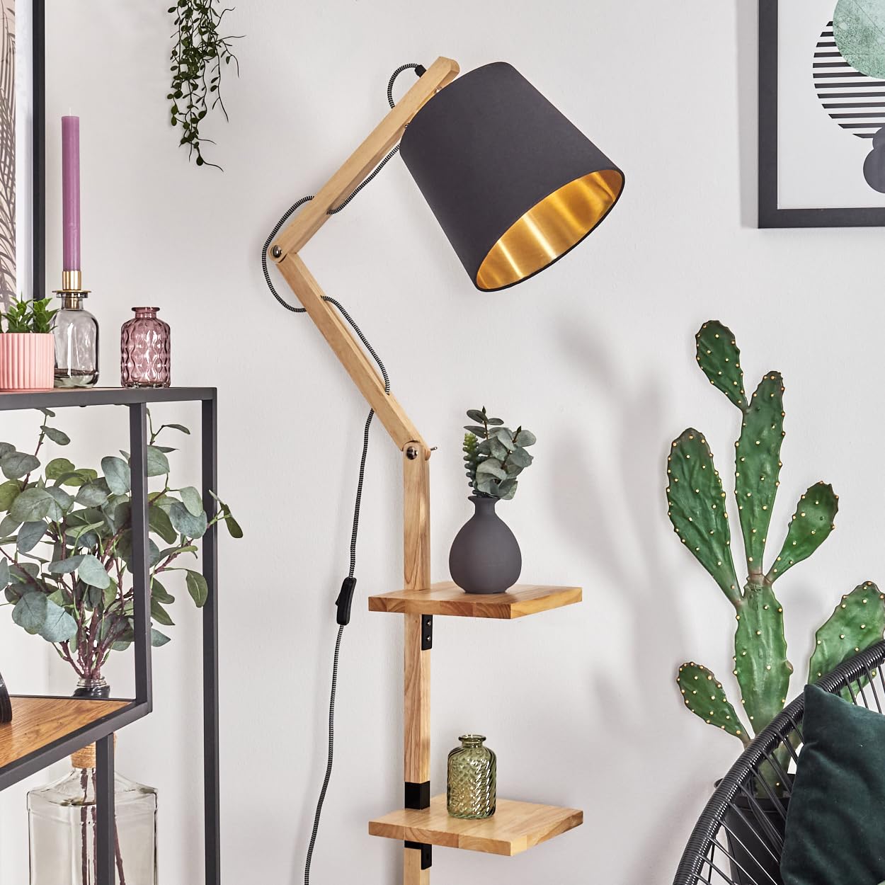 HOFSTEIN Lampa stojąca Tukchor, drewniana / metalowa / naturalna tkanina/czarna/złota, regulowana lampa z półkami i przełącznikami, 152,5 cm, E27, salon, sypialnia, jadalnia