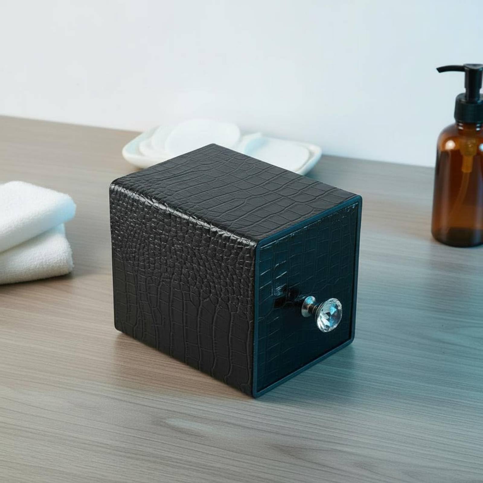 perfk Scatola Sterilizzazione Unghie Contenitore Strumenti Manicure Custodia Attrezzi Nail Box Acrilico con Luce per Igiene E Ordine Protezione Antipolvere Adatta per Saloni Manicuristi Casa, Bianco