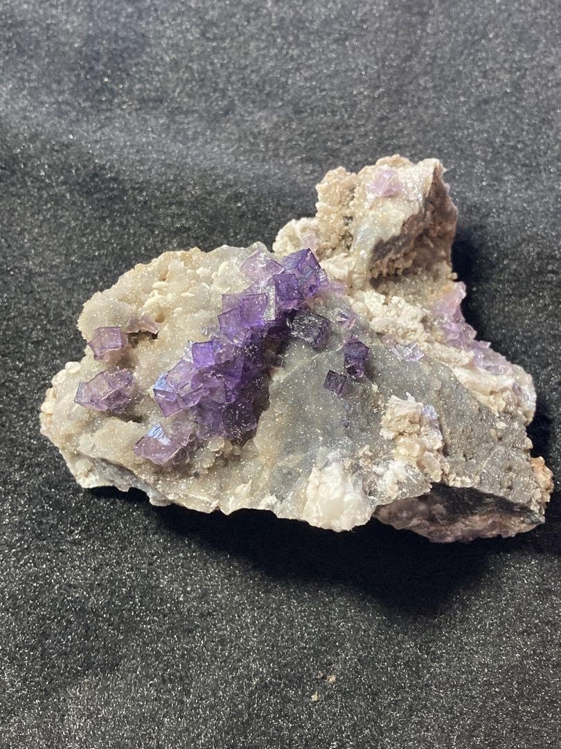 Amazon.co.jp: フローライト 母岩付き メキシコ オハエラ鉱山産 tm0184