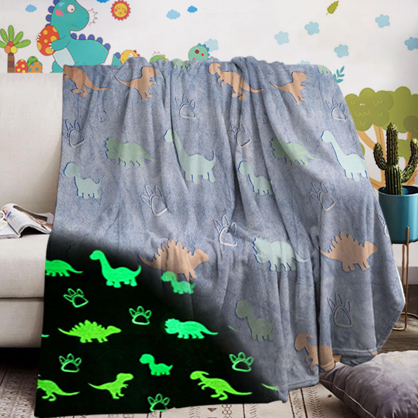 Couverture dinosaure enfant pour apaiser la peur du noir grâce aux motifs phosphorescents