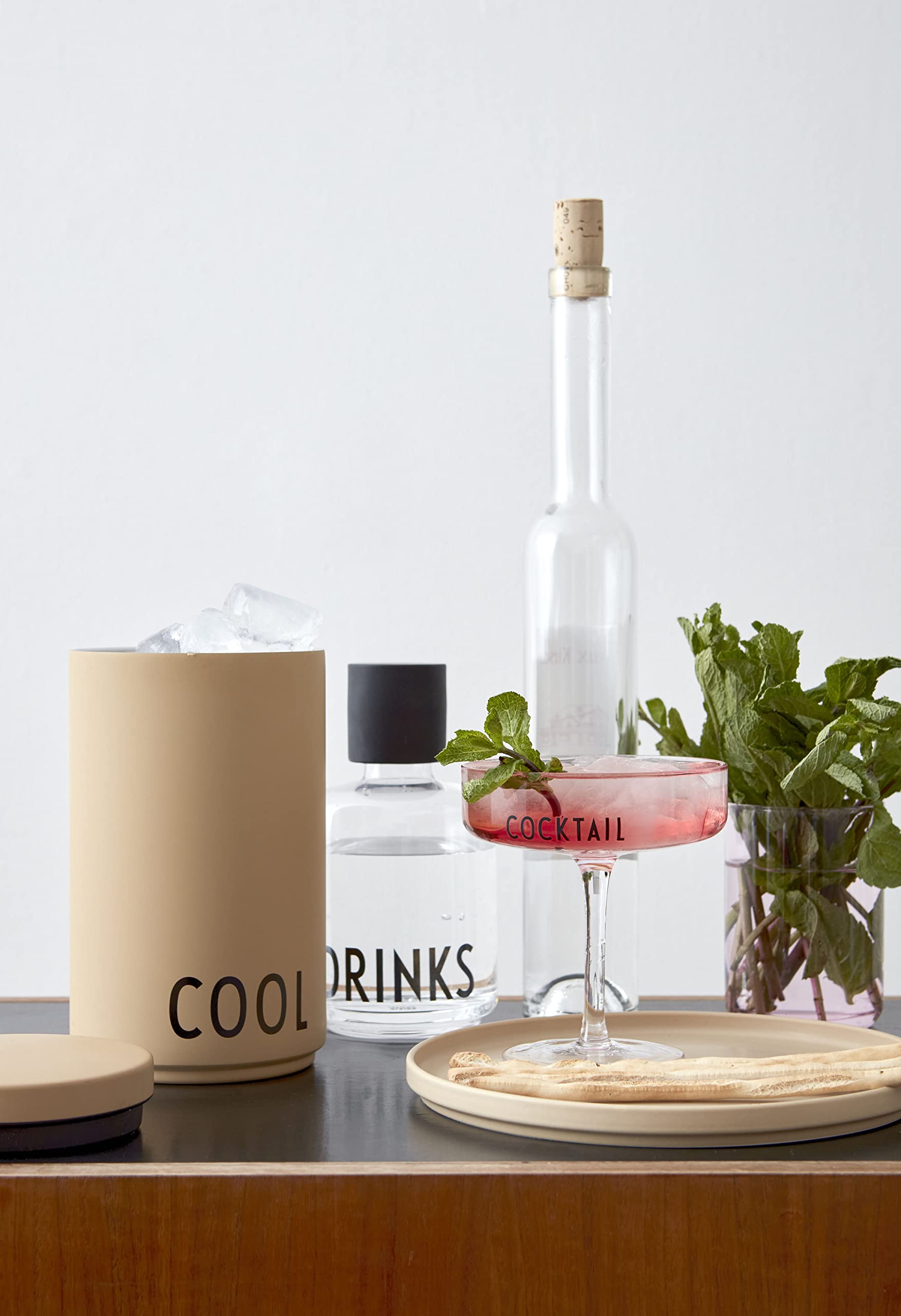 Design Letters Cubitera con Tapas 1.1 L | Enfriador de Vino | Enfriador Botellas Vino in Acero Inoxidable | Funda Enfriador de Vino Sidra Champagne o Cava para Congelador Regalo Mujer, Regalo Hombre