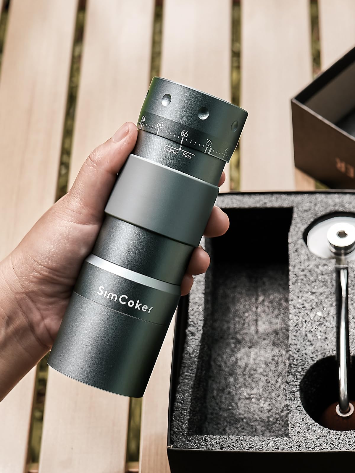 Manuelle Kaffeemühle mit 16μm externer Mahlgradeinstellung, Präzisionsmühle für Espresso & Pour Over, CNC Edelstahl-Kegelmahlwerk, Aluminiumgehäuse, Bohrmaschinen-kompatibel, Grau