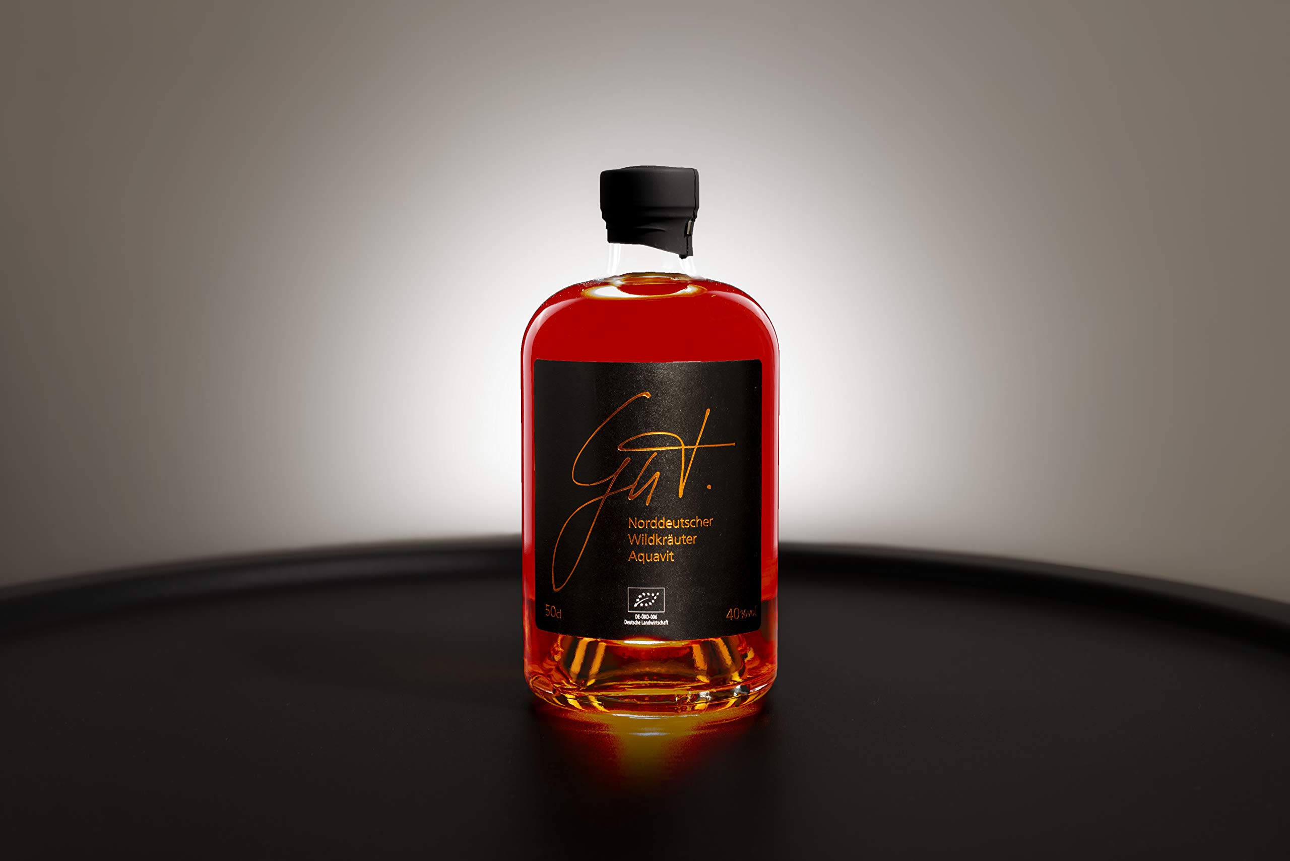 GUT Aquavit | 1 x 0.5 l | Feingeisterei | Kupferfarbig | Manufaktur Aquavit