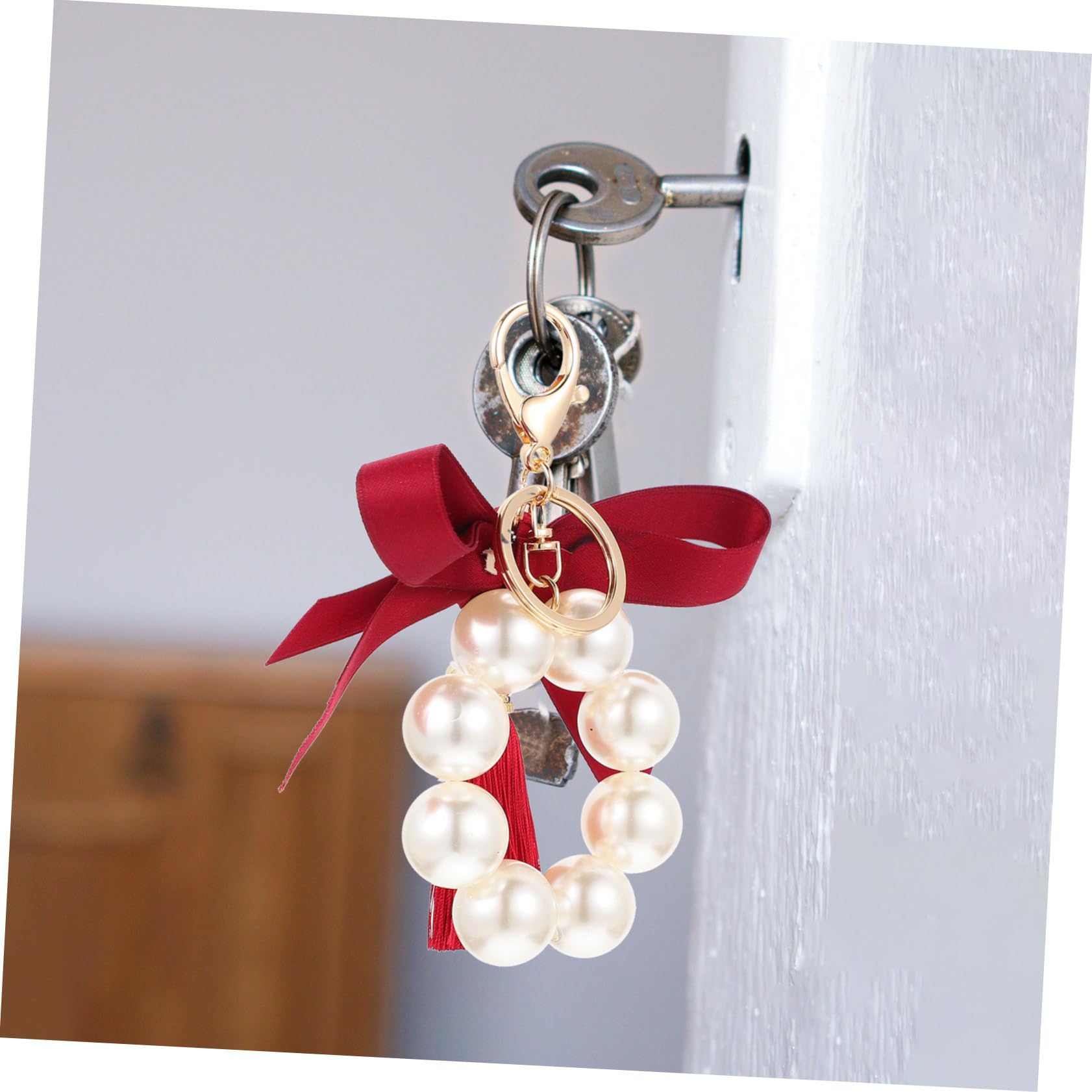 TENDYCOCO Ladies Keychain Pearl Tassel Bow Fashionable Bag Hanging Charm Keyring Decor