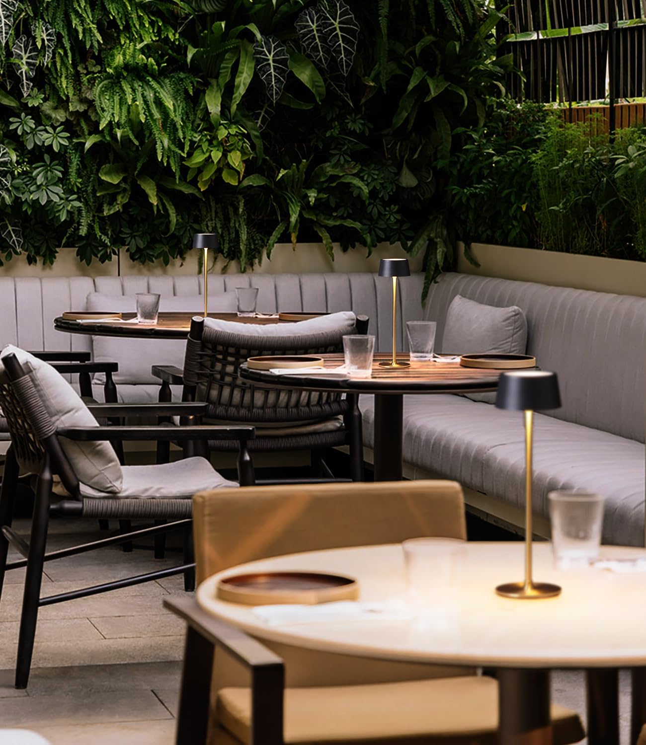 DAWALIGHT Cordless Lamp 4000mAh Rechargeable tbale lamp LED Desk Lamp Stepless Dimming Black and Gold Battery Operated Portable Cordless 2700K Gold Base