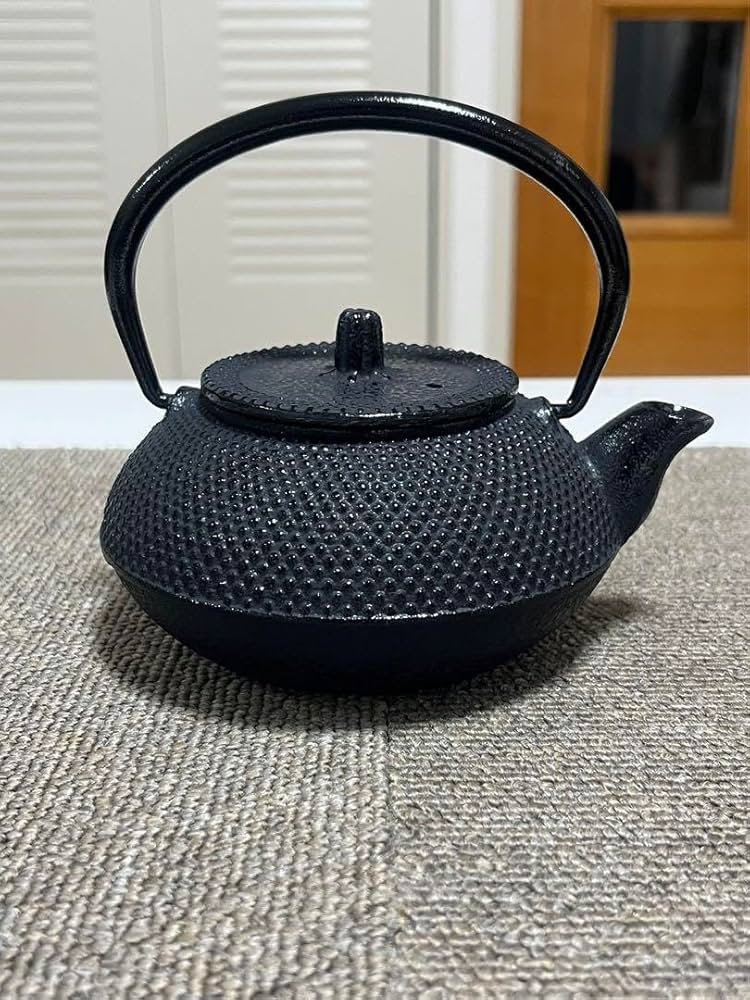 梅樹梅花文 古鉄瓶　鉄瓶　容量約900ml 茶道具　湯沸　煎茶道具 EG21-6 楽天市場】【送料無料】南部鉄器 壱鋳堂 鉄瓶 刷毛目 0.6L（黒