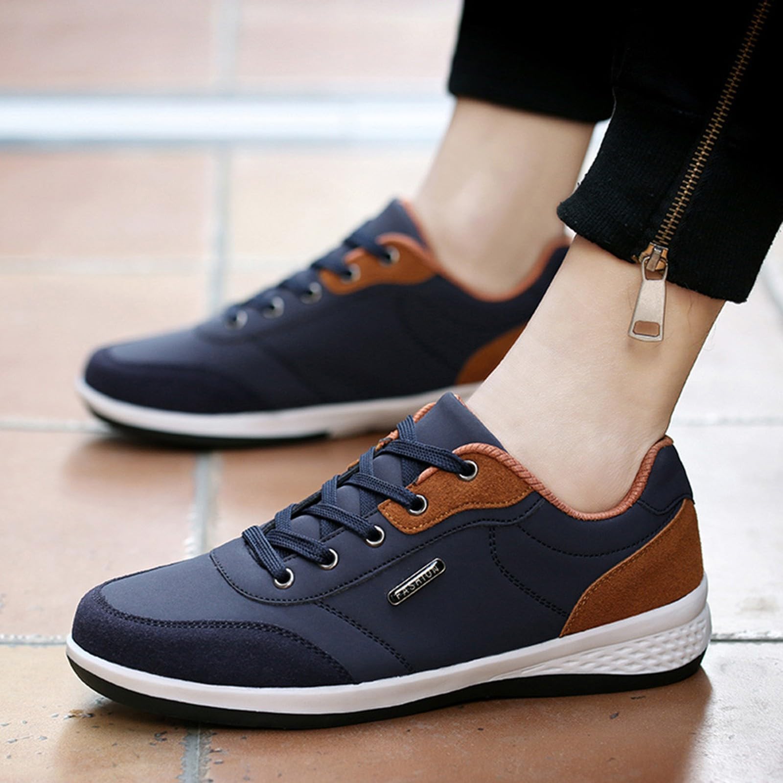 Scarpe da Ginnastica Uomo in Pelle - Allacciate, Look alla Moda, Ideali per Outdoor e Tempo Libero, Pelle Resistente