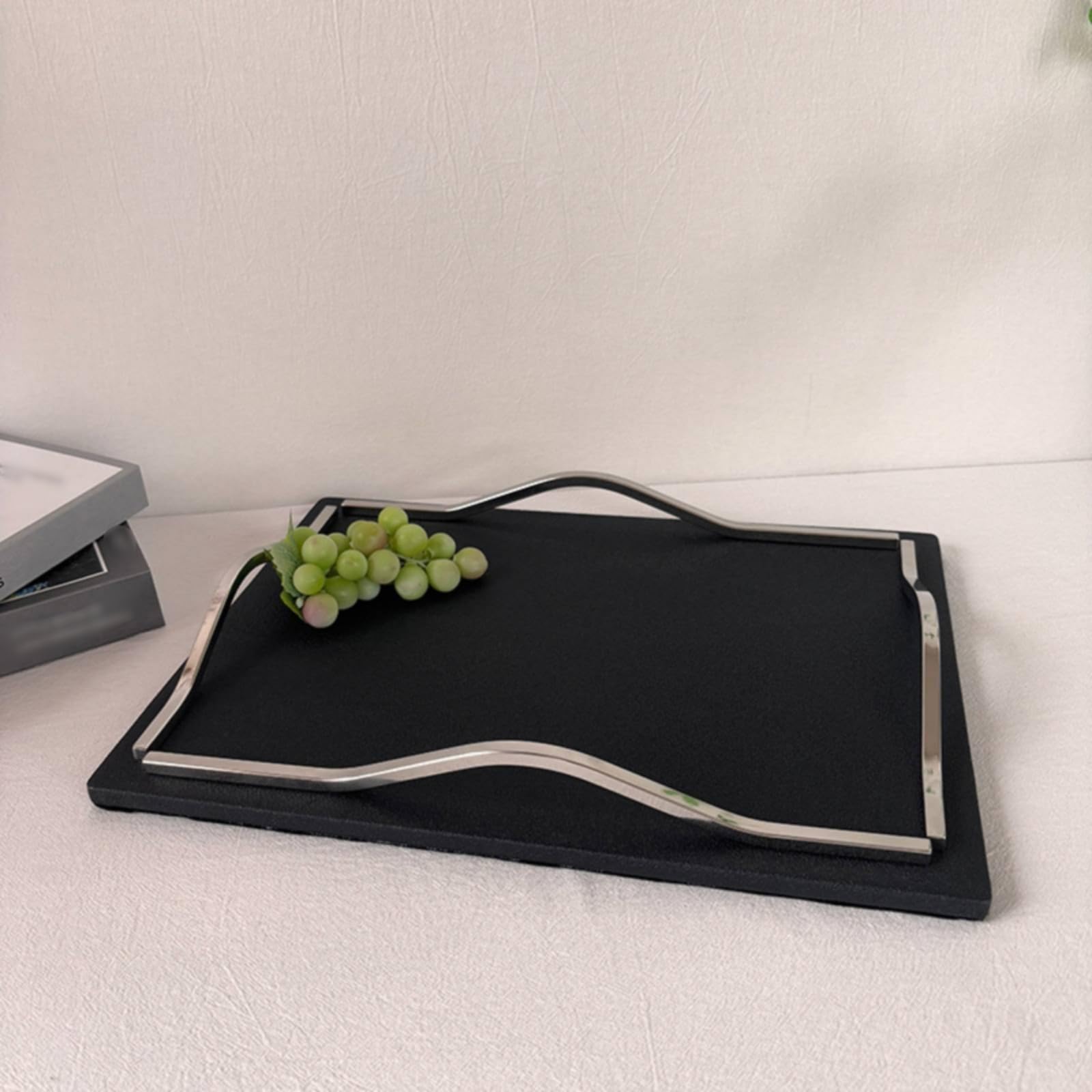 Tablett aus Metall Tablett Dekotablett Serviertablett Ablagetablett mit Robuster Rahmung Und Dekorativem für Reduziertes Design Und Weniger Unordnung, Beige, Rechteckig Klein