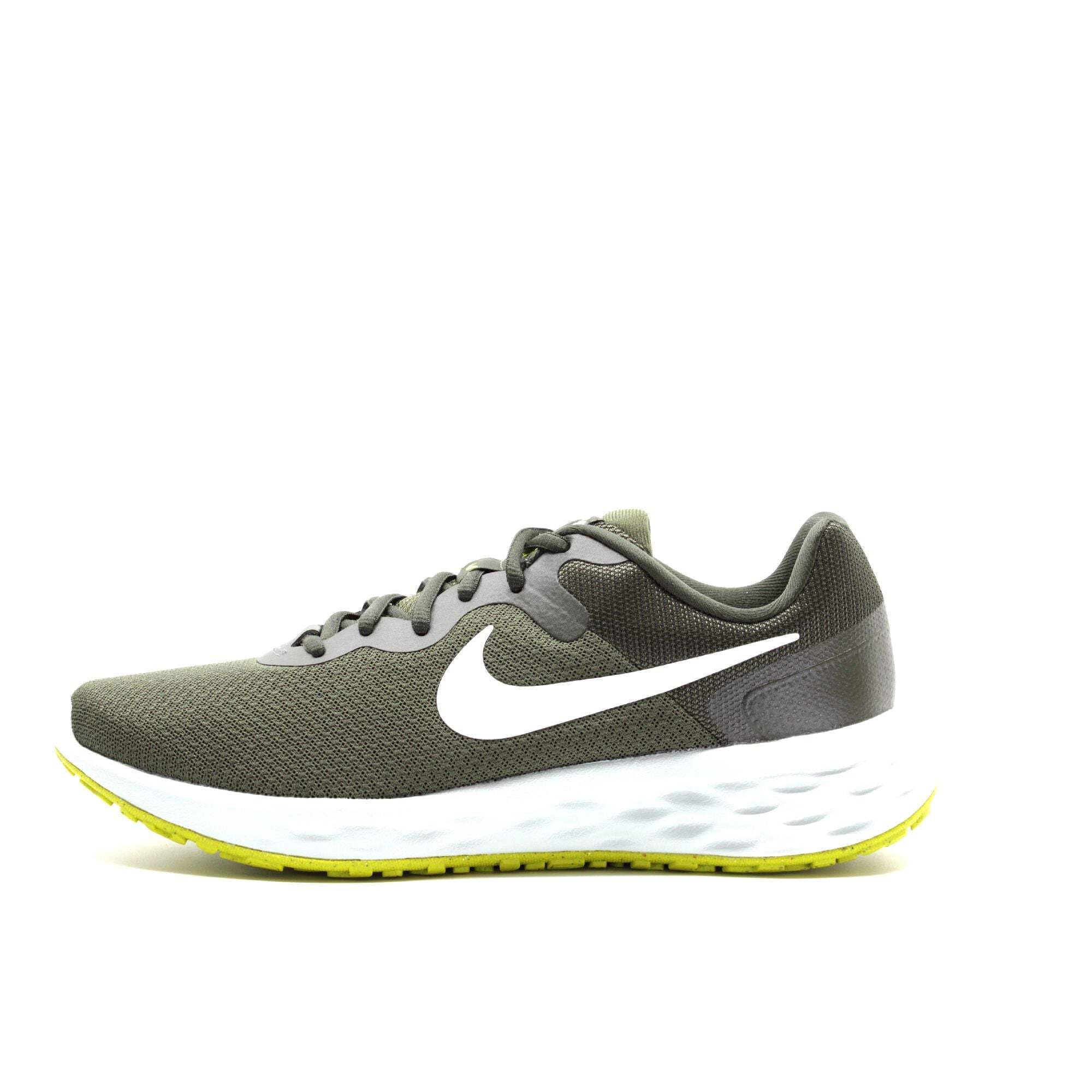 NIKE Men's Revolution 5 Flyease Running Shoe