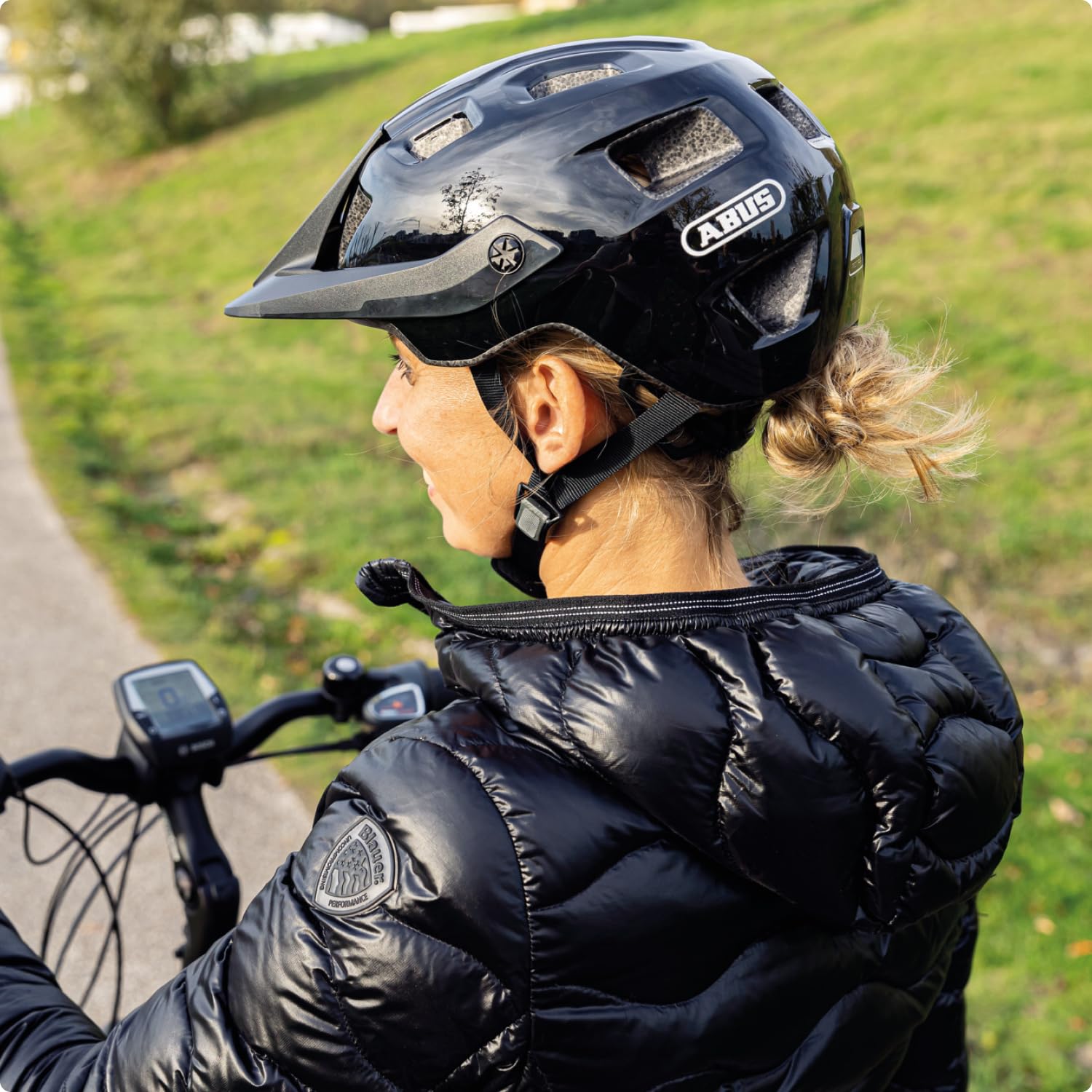 ABUS MTB-Helm MoTrip - robuster Fahrradhelm mit höhenverstellbarem Schirm für Mountainbiker - individuelle Passform - Unisex
