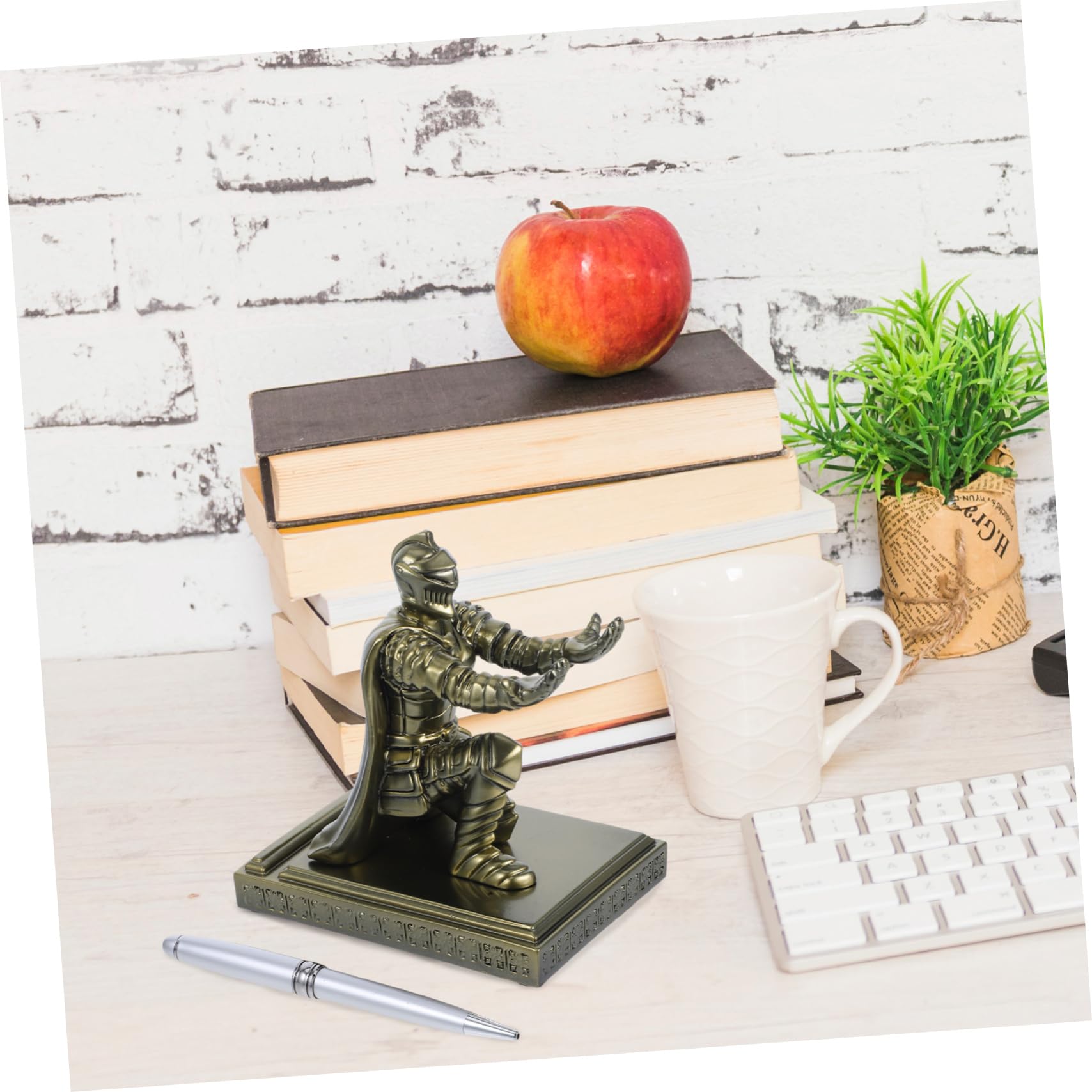 Gatuida Portapenne Statua Soldato Dorata Base Stabile Cavaliere Medievale in Resina Retro Accessorio da Scrivania Multifunzionale per Ufficio e Vanity