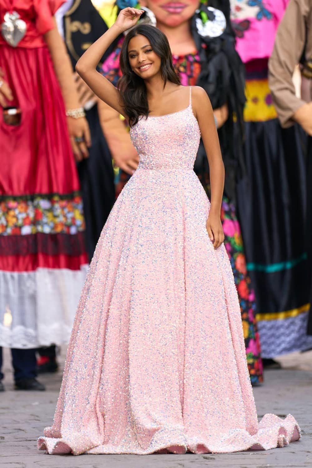 Tianzhihe Vestidos de fiesta con tirantes delgados 2024 con lentejuelas, vestidos largos formales de baile, vestido de fiesta de noche con bolsillos