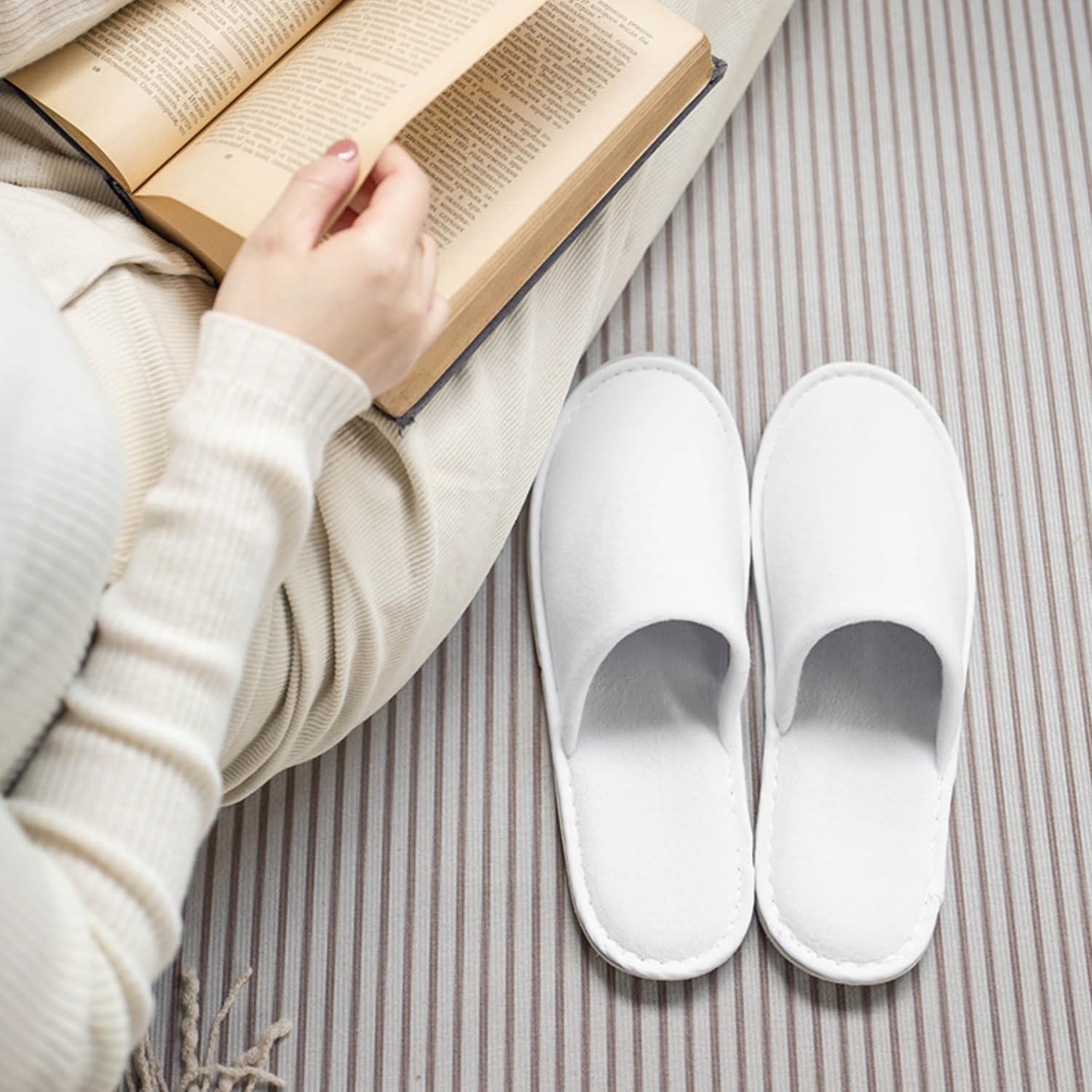 Tokaneit 24 Pares Zapatillas Desechables, Zapatillas de Hotel, Pantuflas Invitados, Pantuflas para Mujer y Hombre, para SPA Invitados a la Fiesta y Viaje (Blanco)