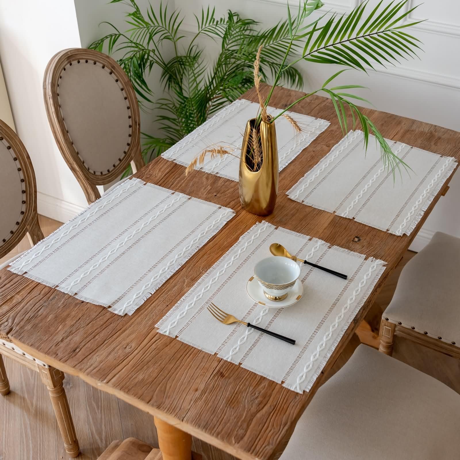4PCS Sets de Table Restaurant Lavable, 33 x 45 CM Sets Table Antidérapant Coton Lin Beige Blanc, Rectangle avec Glands