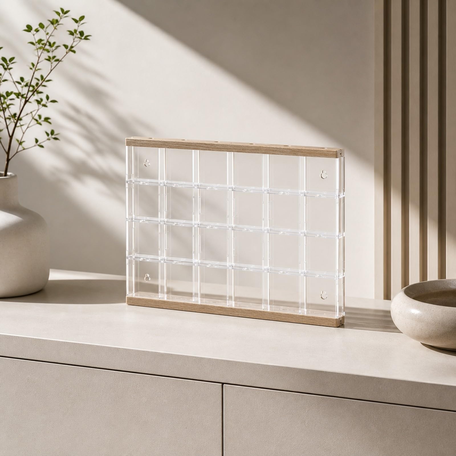 Milageto Wandmontage-Display mit Holzoptik transparent Acryl-Vitrinenbox Wandmontierbar Setzkasten für Tischaufstellung , 60x60mm , 48 Fächer