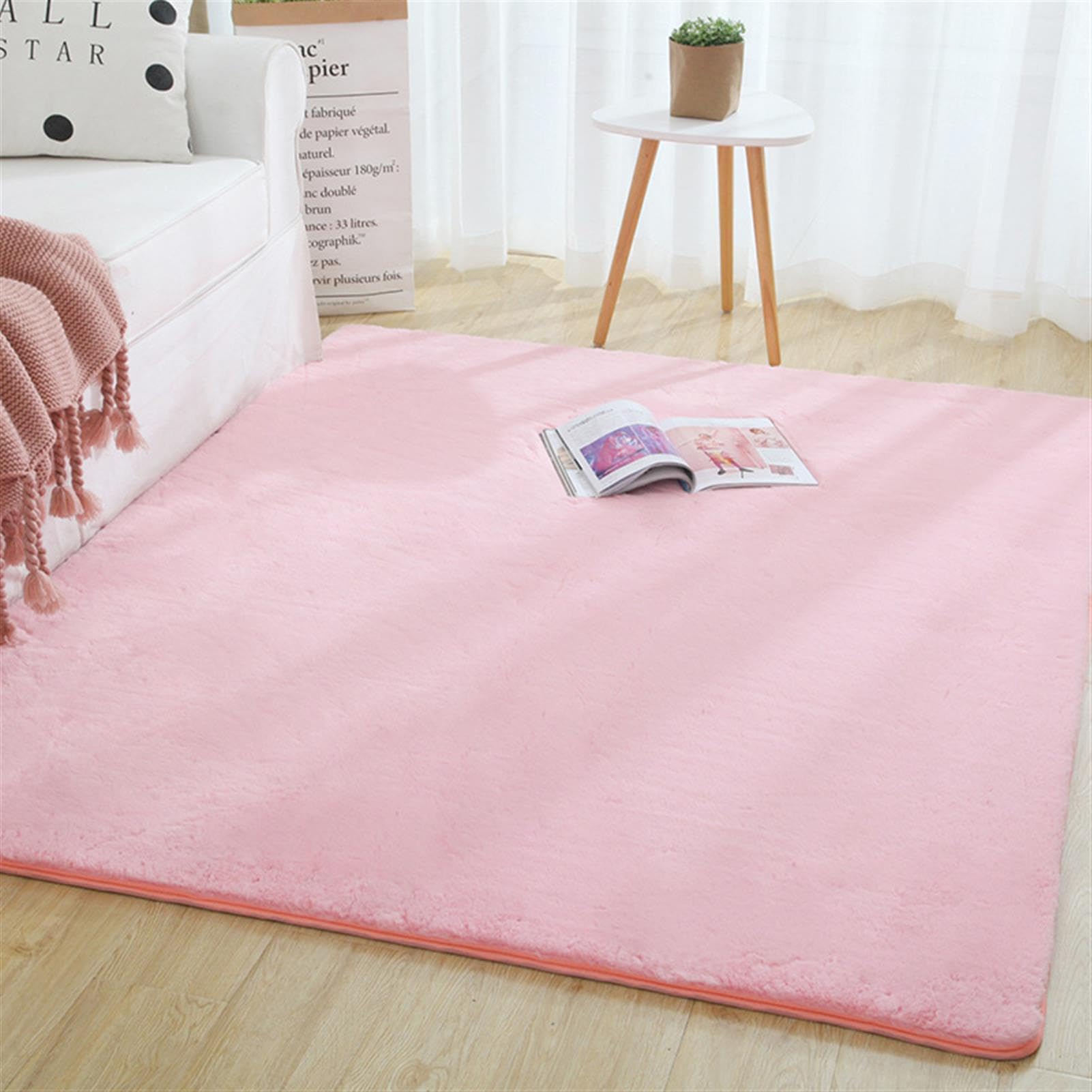 Tapis antidérapant rose résistant pour sécuriser et réchauffer une chambre