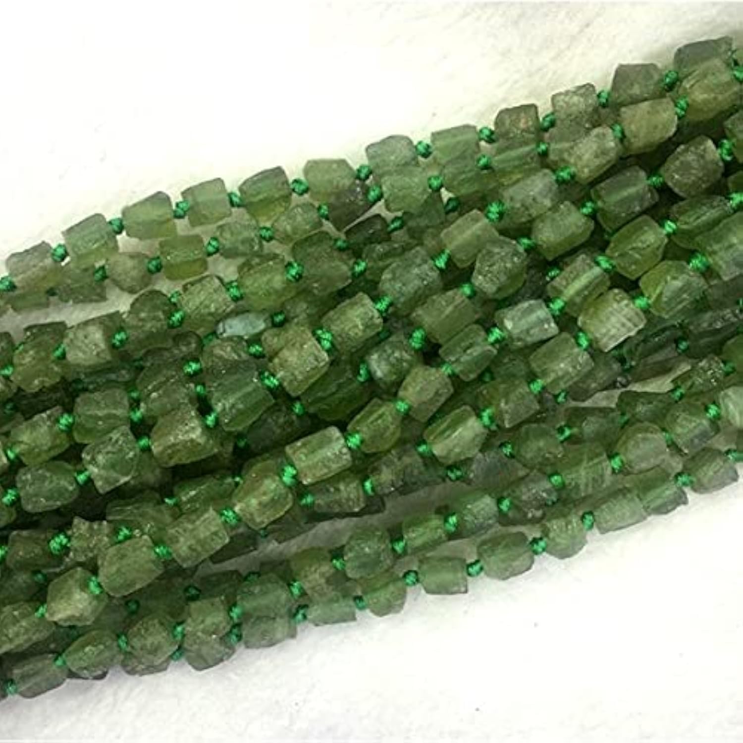 Perles apatite verte naturelle facettes mates 6-8mm de qualité supérieure pour joailliers