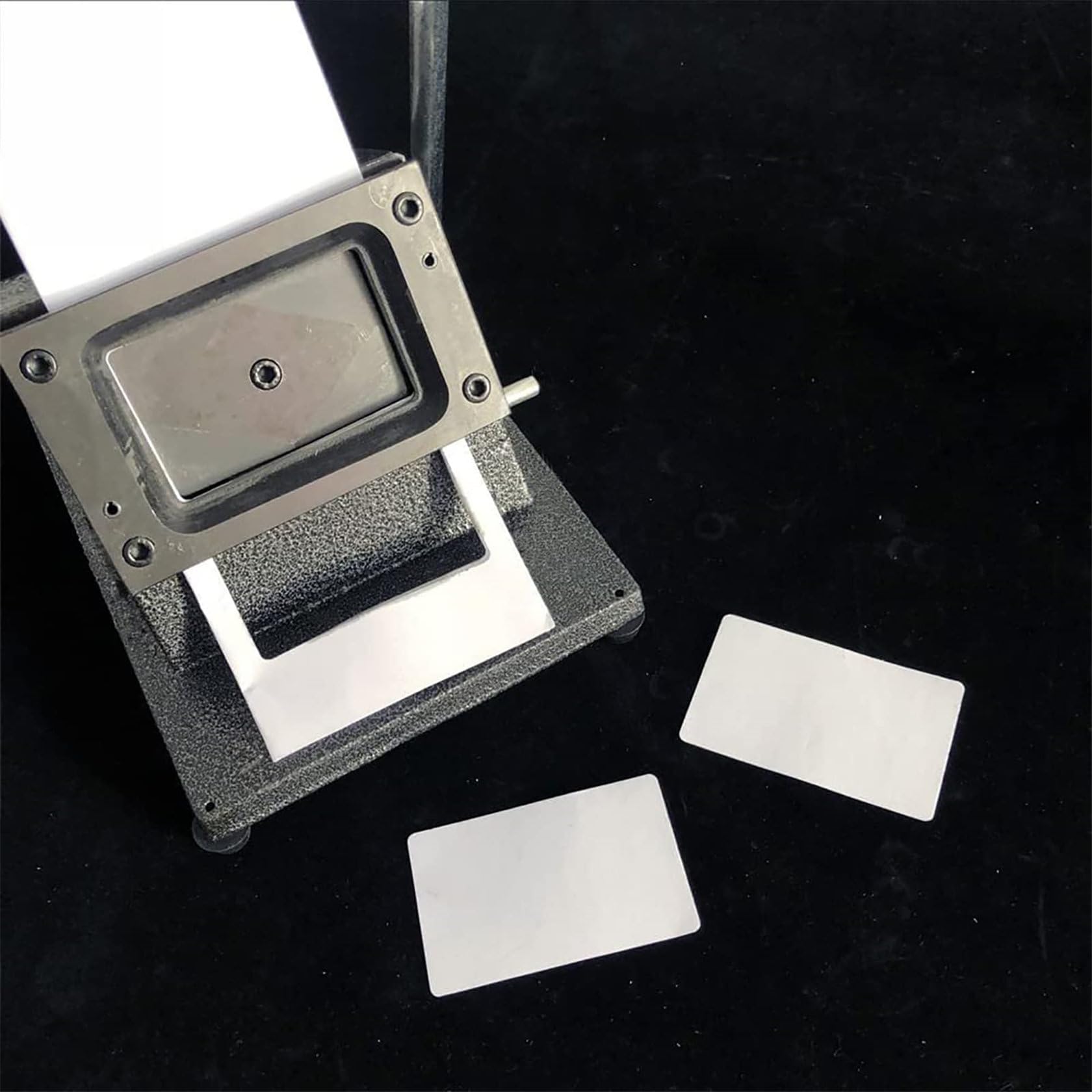 ZUMAHA Punzonadora Cortadora De Tarjetas De PVC, Perforadora Manual De Tarjetas De PVC con Esquinas Redondas, Cuerpo De Hierro Fundido Resistente Y Duradero, para Tarjetas Laminadas