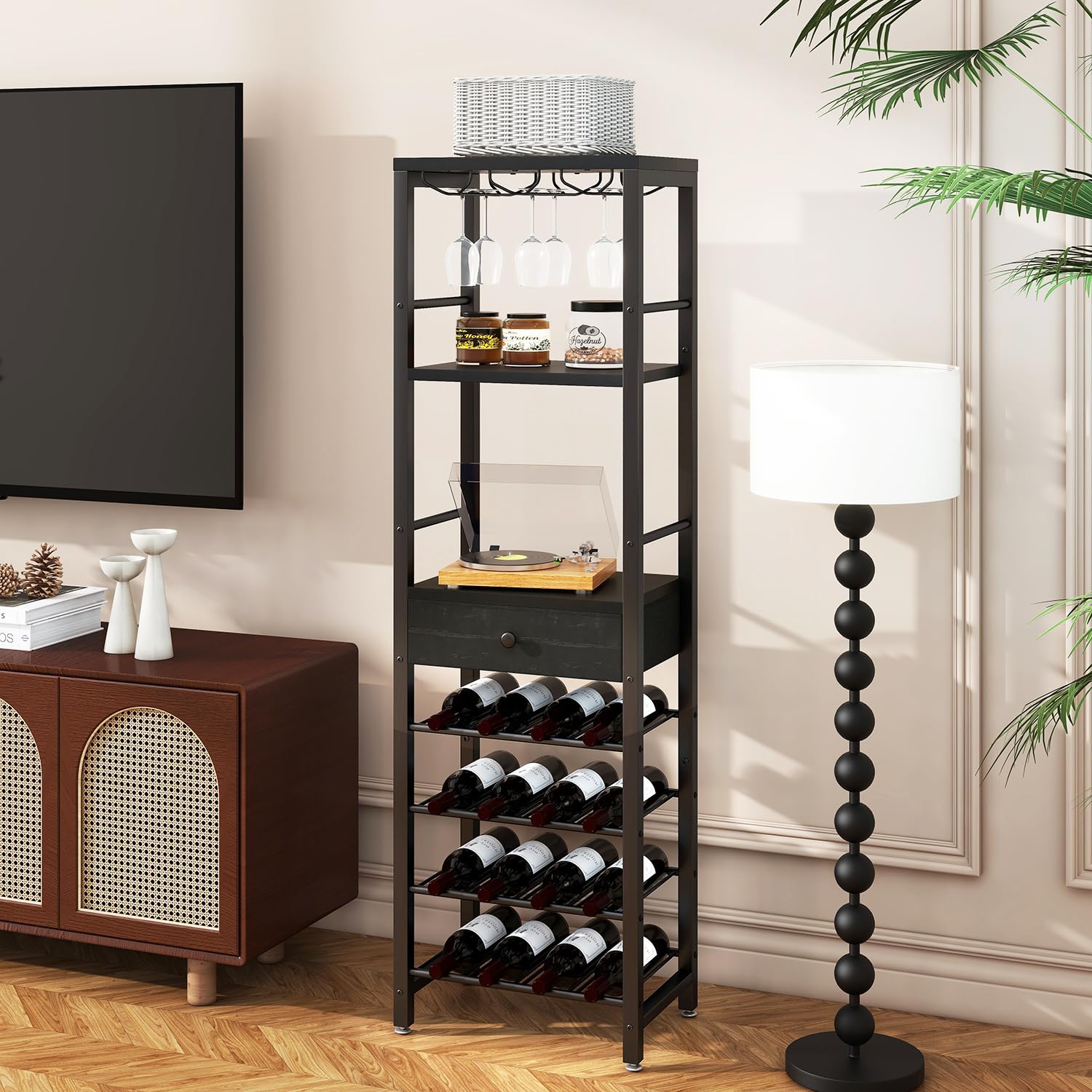 IBUYKE Portabottiglie autoportante da pavimento, armadietto da bar, mobile da bar a 4 ripiani, in legno, con porta bicchieri e cassetto portaoggetti per casa, bar, cucina, soggiorno, nero, TMJ905B