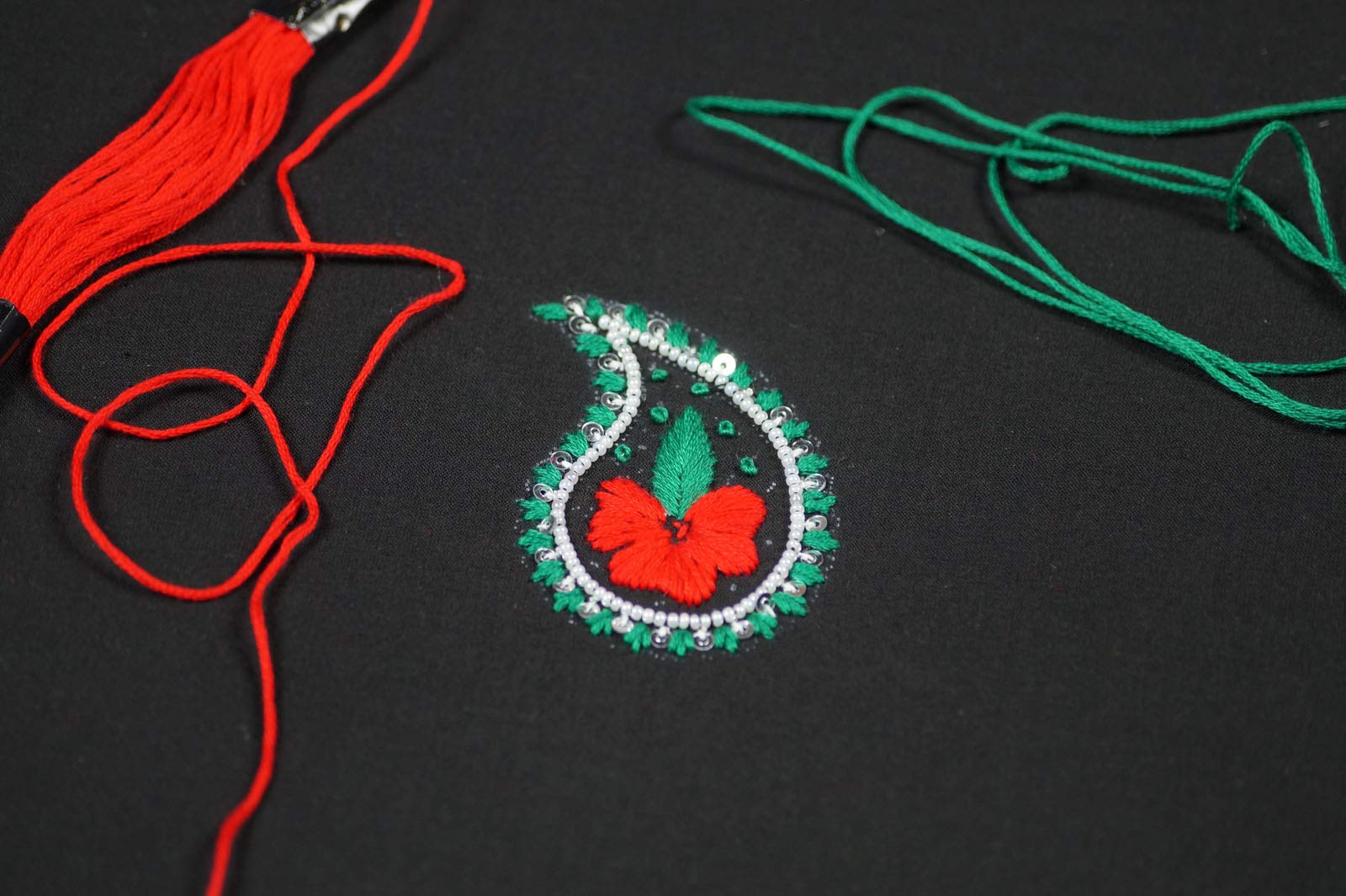 IBA Indianbeautifulart Assorted Color Premium Embroidery Floss Cross Stitch Thread Friendship Bracelets Floss DIY Craft Thread 100 Pcs + 1 Needle Box